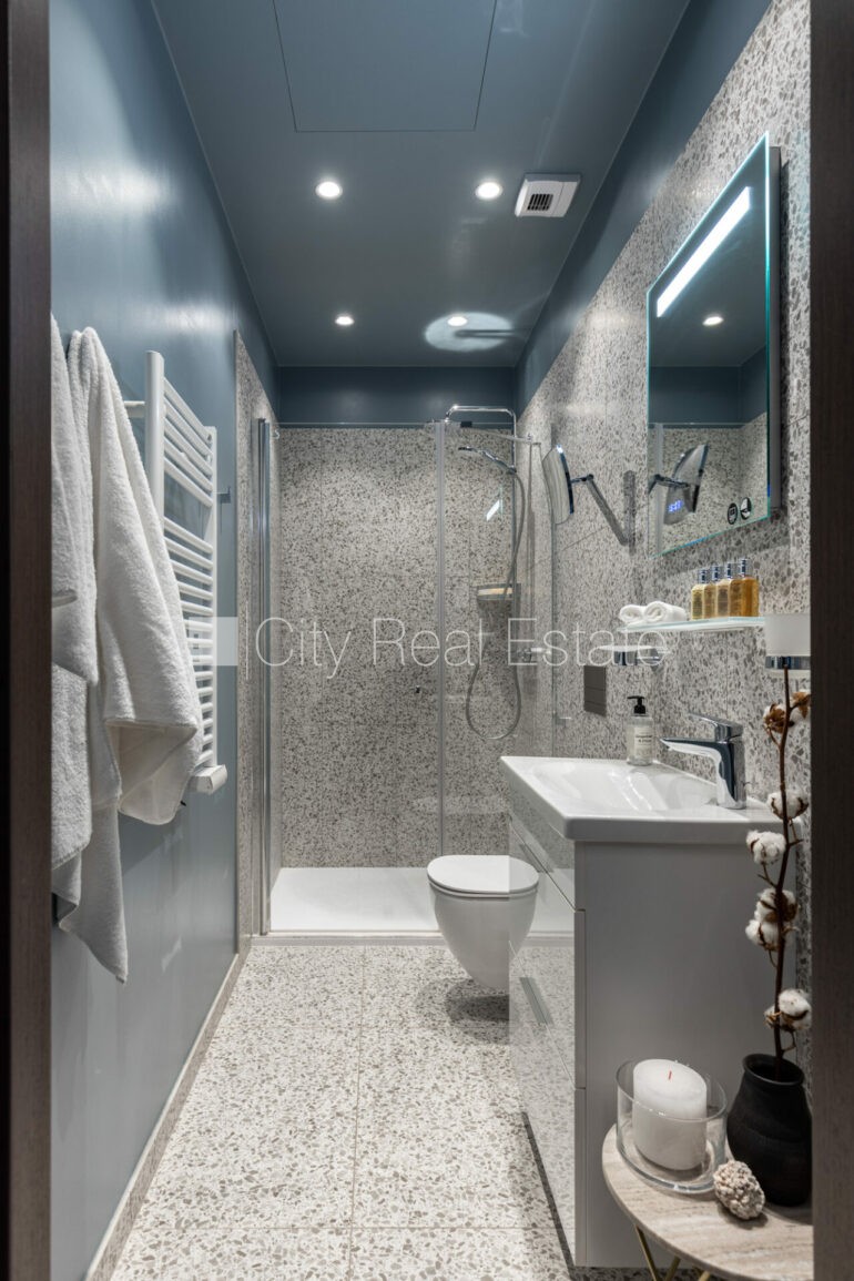 Sludinājumi. Jaunceltne, fasādes māja, labiekārtots apzaļumots pagalms, pazemes autostāvvieta, ieeja no ielas, Cena: 5600 EUR/mēn Foto #11