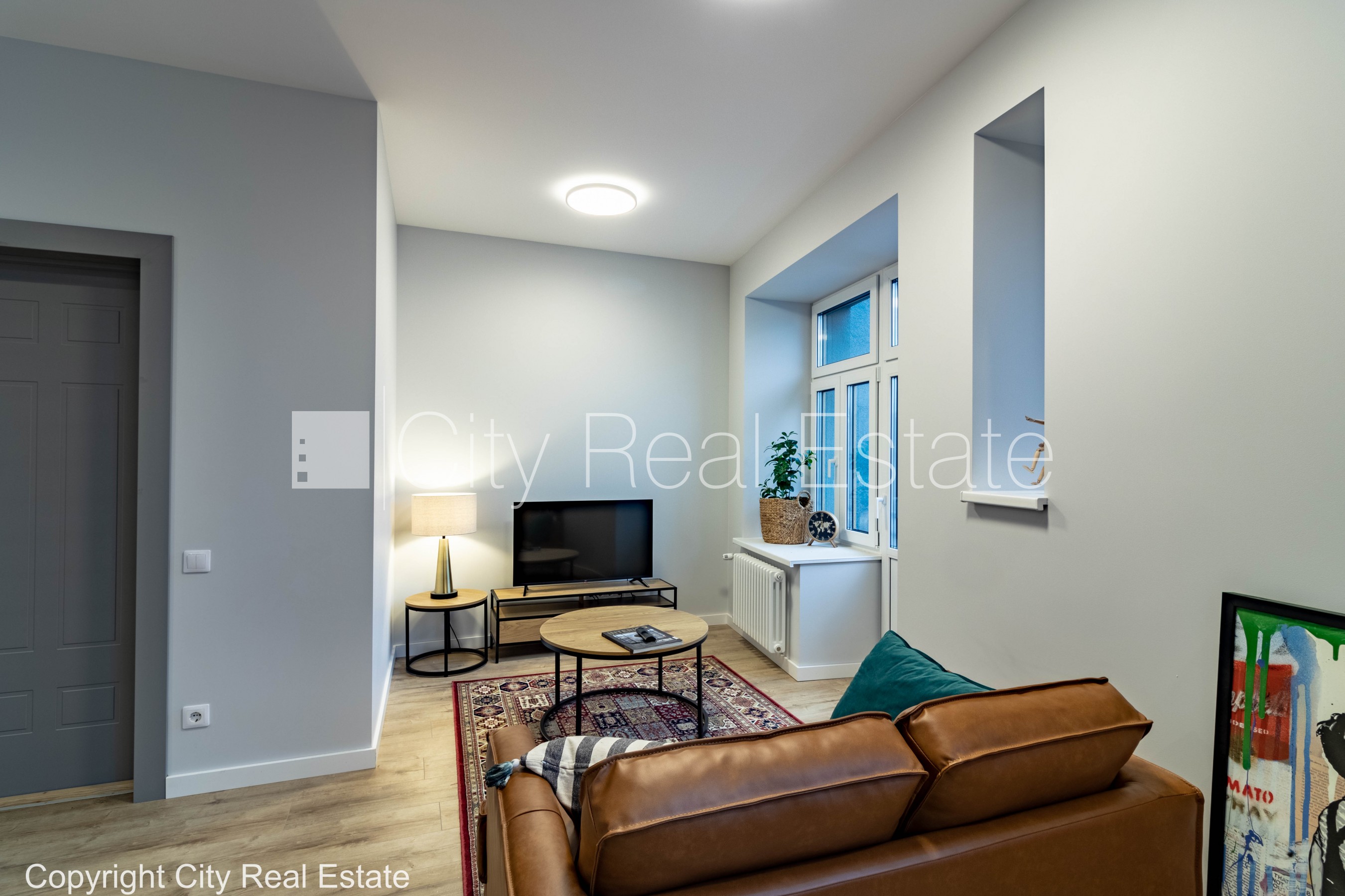 Объявление. Дом во дворе, реновированный дом, благоустроенная озеленённая территория, вход с улицы, лифт, Цена: 780 EUR/мес. Foto #4