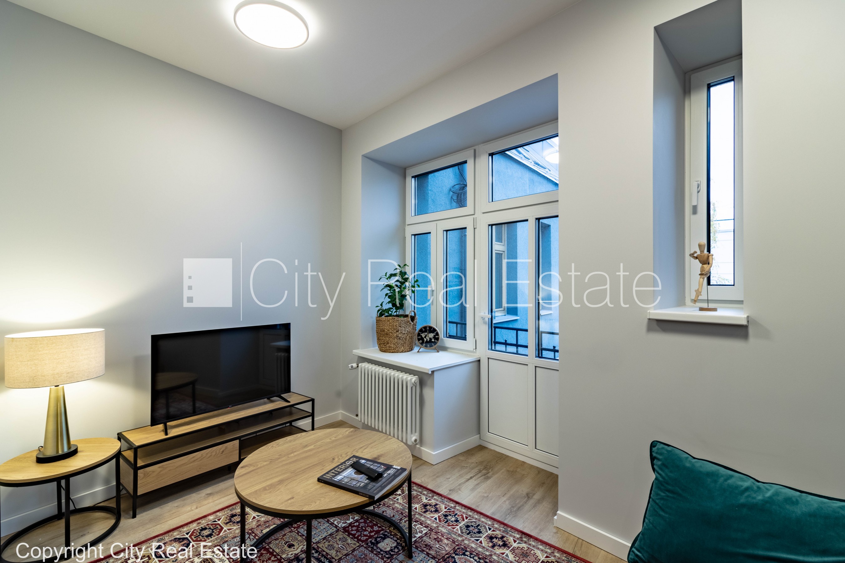 Объявление. Дом во дворе, реновированный дом, благоустроенная озеленённая территория, вход с улицы, лифт, Цена: 780 EUR/мес. Foto #3