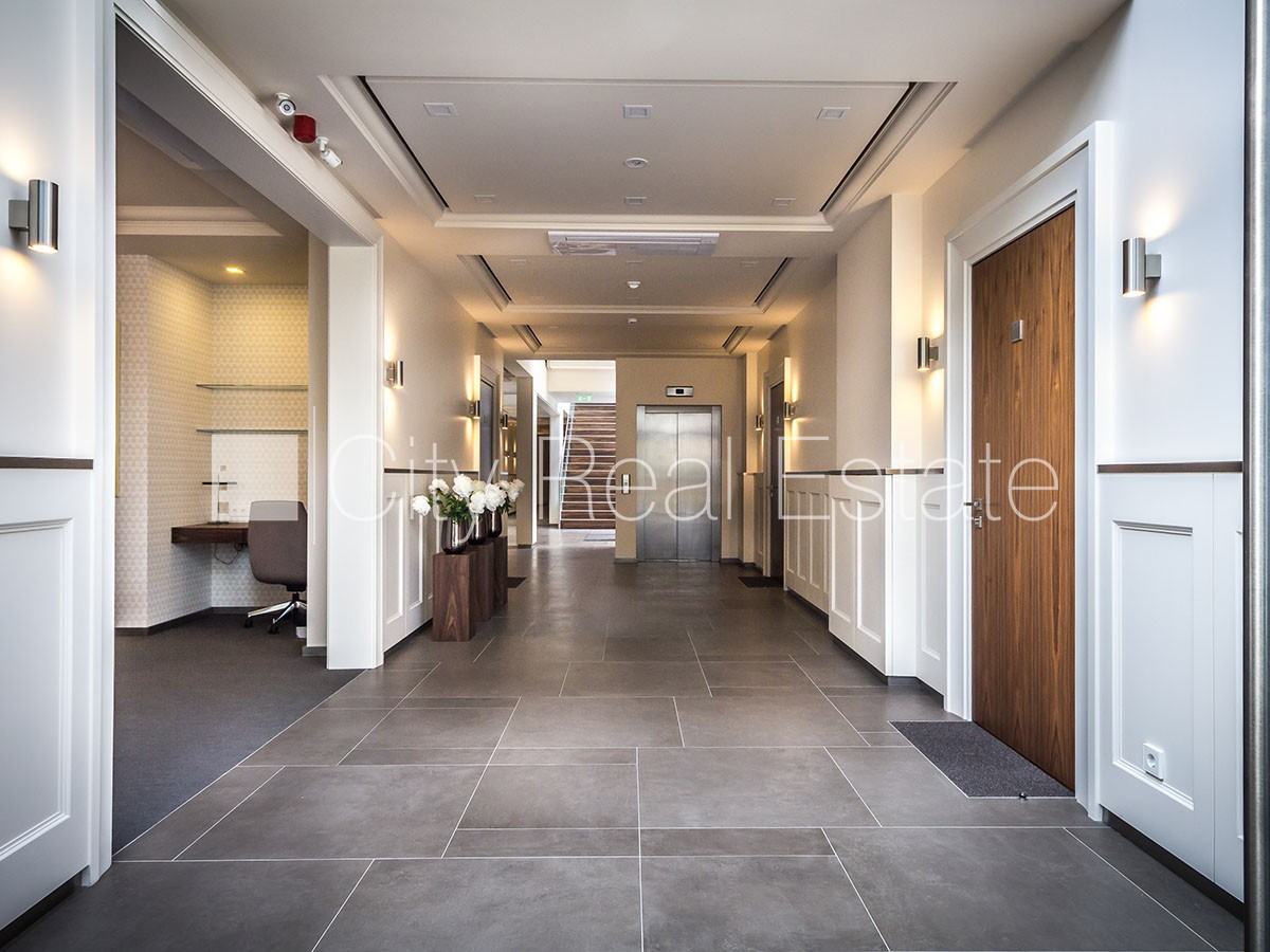 Sludinājumi. Jaunceltne, labiekārtots apzaļumots pagalms, vieta automašīnai, pazemes autostāvvieta, apzaļumota Cena: 2500 EUR/mēn Foto #10