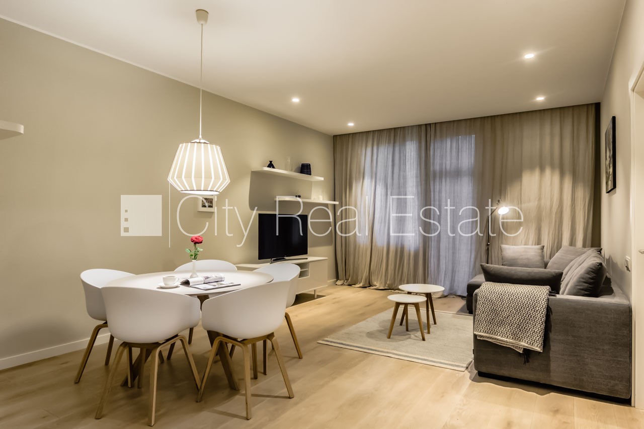 Sludinājumi. Jaunceltne, labiekārtots apzaļumots pagalms, vieta automašīnai, pazemes autostāvvieta, apzaļumota Cena: 2500 EUR/mēn Foto #1