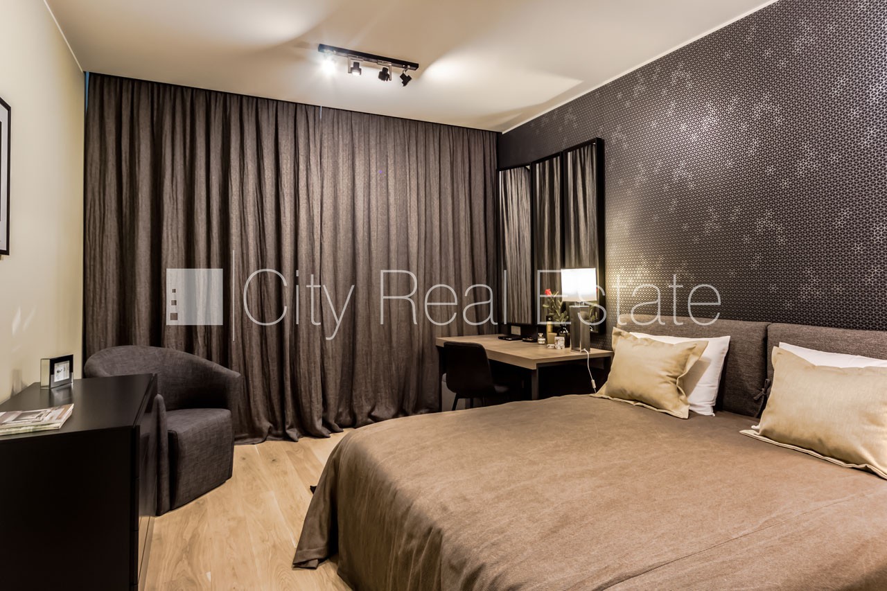 Sludinājumi. Jaunceltne, fasādes māja, zaļā teritorija, labiekārtots apzaļumots pagalms, teritorijas Cena: 2500 EUR/mēn Foto #1