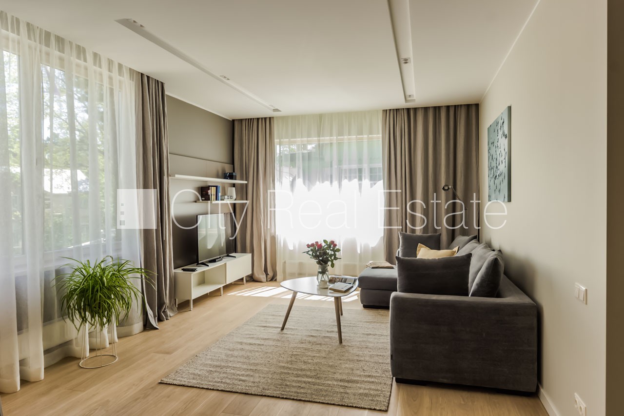 Sludinājumi. Jaunceltne, fasādes māja, zaļā teritorija, labiekārtots apzaļumots pagalms, teritorijas Cena: 2500 EUR/mēn Foto #5