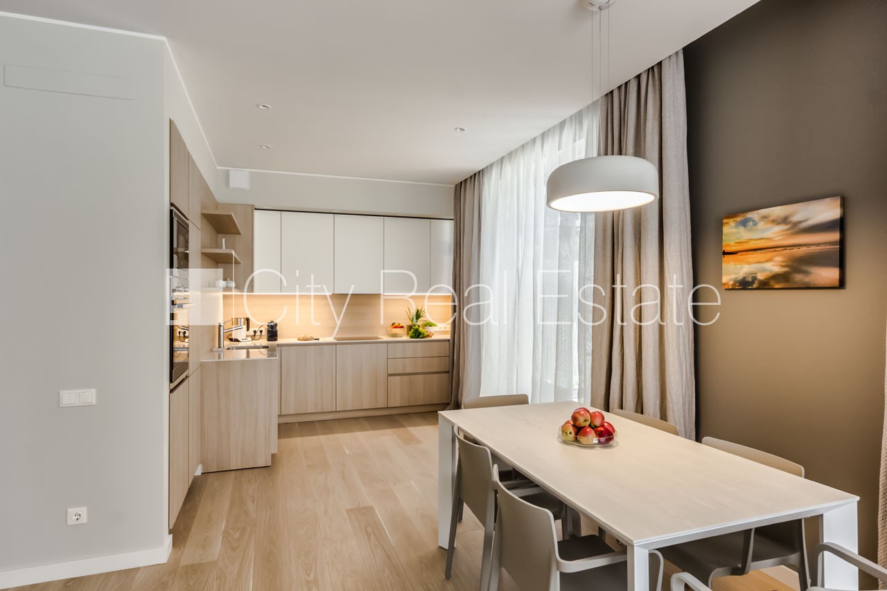 Sludinājumi. Jaunceltne, fasādes māja, zaļā teritorija, labiekārtots apzaļumots pagalms, teritorijas Cena: 2500 EUR/mēn Foto #6