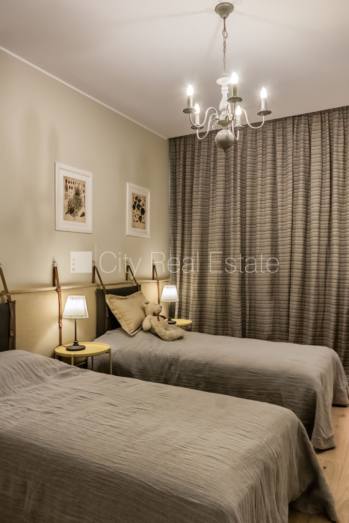 Sludinājumi. Jaunceltne, fasādes māja, zaļā teritorija, labiekārtots apzaļumots pagalms, teritorijas Cena: 2500 EUR/mēn Foto #7