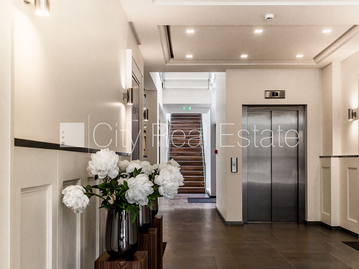 Sludinājumi. Jaunceltne, fasādes māja, zaļā teritorija, labiekārtots apzaļumots pagalms, teritorijas Cena: 2500 EUR/mēn Foto #13