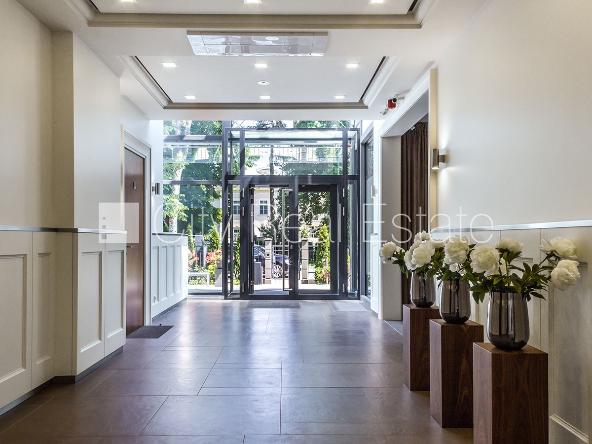 Sludinājumi. Jaunceltne, fasādes māja, zaļā teritorija, labiekārtots apzaļumots pagalms, teritorijas Cena: 2500 EUR/mēn Foto #17