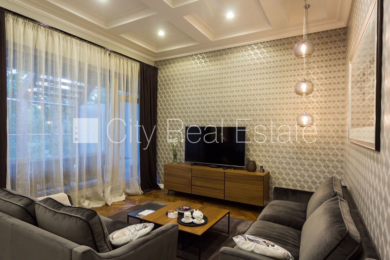 Sludinājumi. Jaunceltne, fasādes māja, zaļā teritorija, labiekārtota apzaļumota teritorija, teritorijas Cena: 3500 EUR/mēn Foto #2