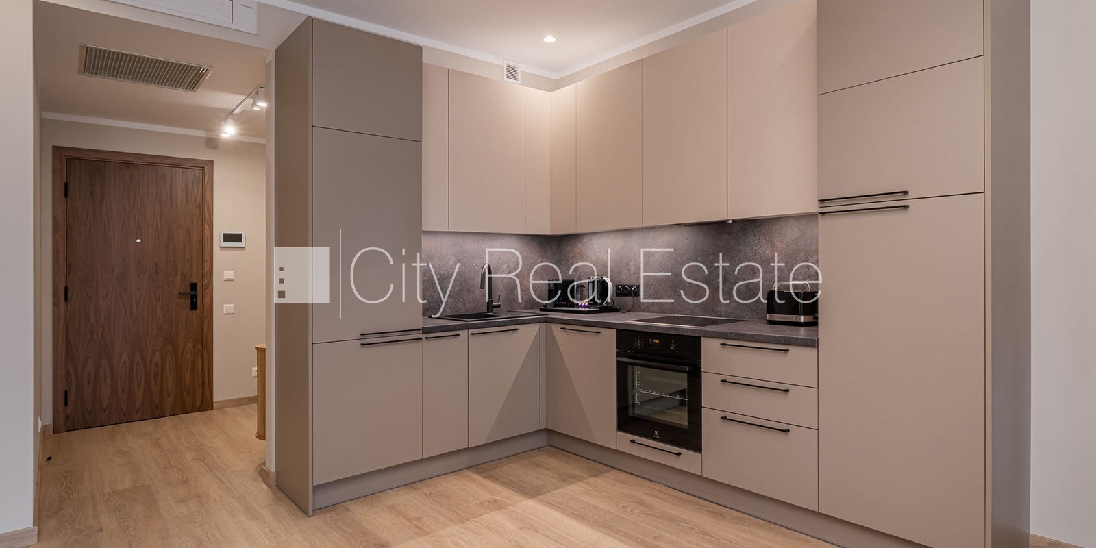 Sludinājumi. Jaunceltne, fasādes māja, zaļā teritorija, labiekārtota apzaļumota teritorija, teritorijas Cena: 2635 EUR/mēn Foto #2