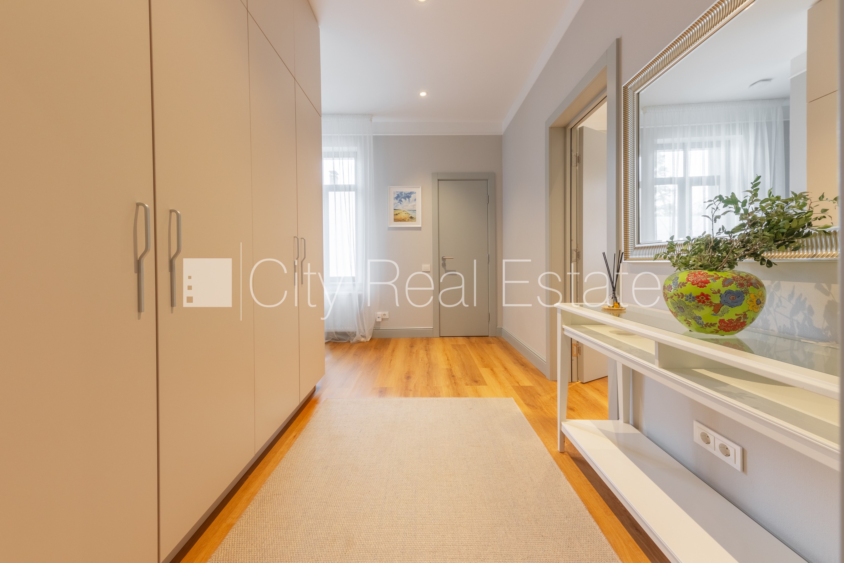 Sludinājumi. Fasādes māja, dzīvokļu skaits ēkā  5 gab., apsaimniekošanas maksa mēnesī 110 EUR, zaļā teritorija, Cena: 2000 EUR/mēn Foto #15