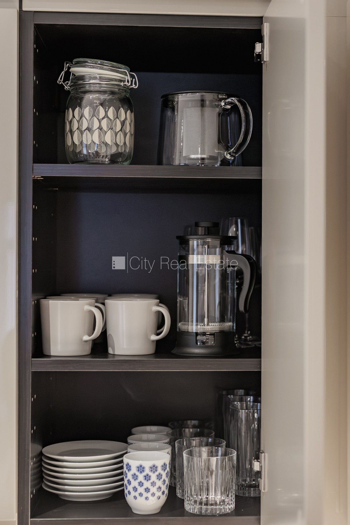 Sludinājumi. Fasādes māja, dzīvokļu skaits ēkā  5 gab., apsaimniekošanas maksa mēnesī 110 EUR, zaļā teritorija, Cena: 2000 EUR/mēn Foto #6