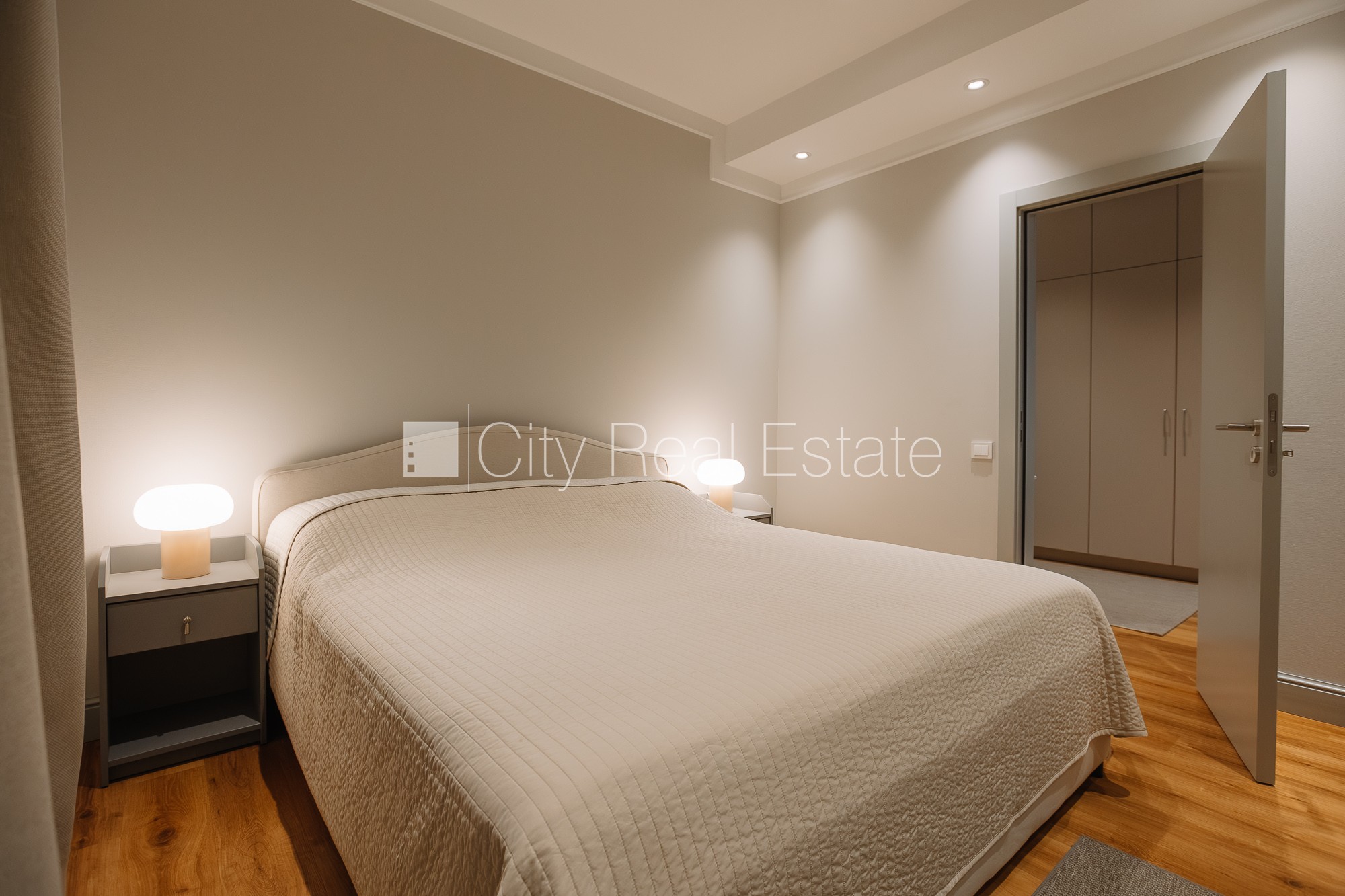 Sludinājumi. Fasādes māja, dzīvokļu skaits ēkā  5 gab., apsaimniekošanas maksa mēnesī 110 EUR, zaļā teritorija, Cena: 2000 EUR/mēn Foto #14