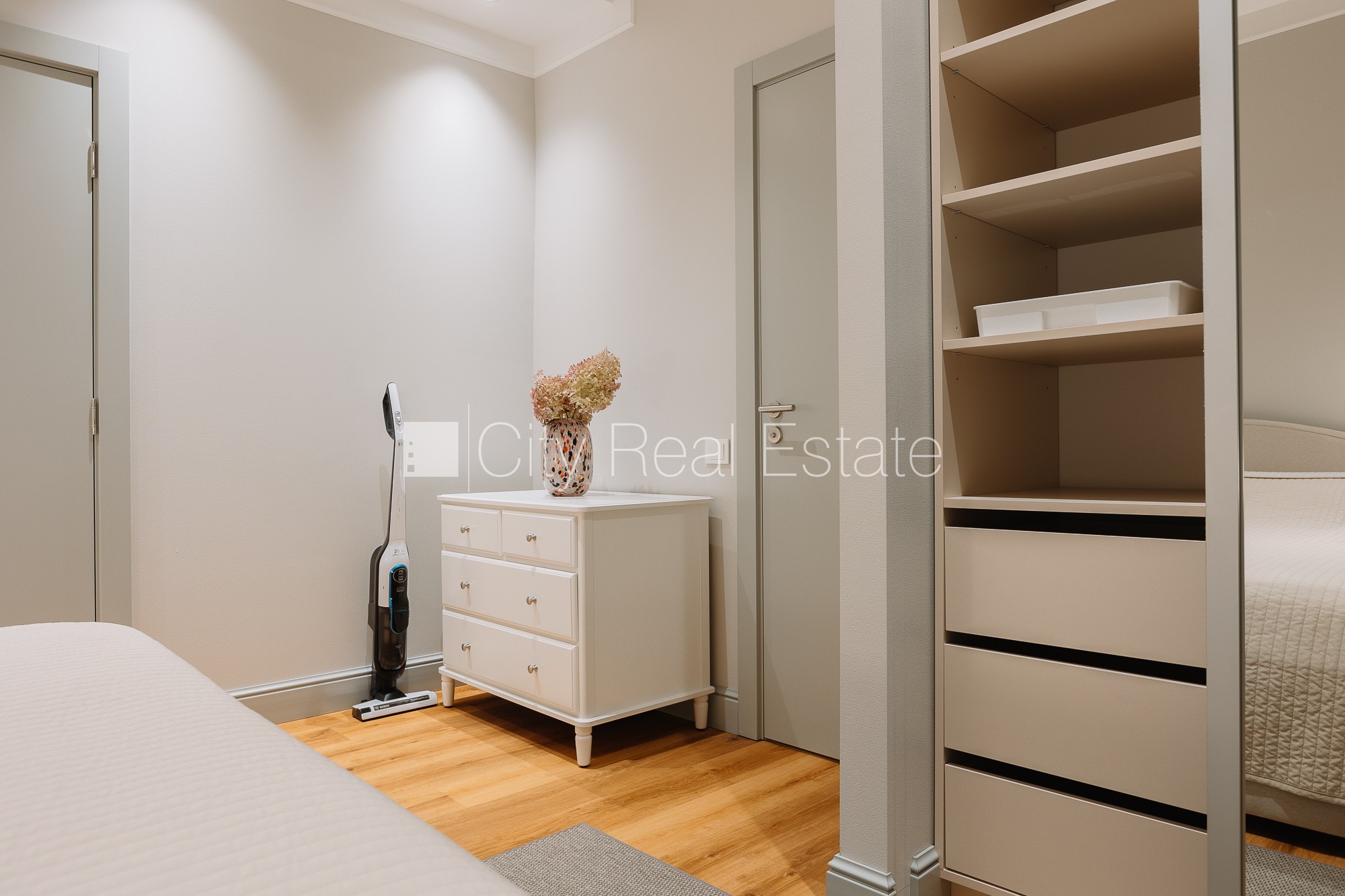 Sludinājumi. Fasādes māja, dzīvokļu skaits ēkā  5 gab., apsaimniekošanas maksa mēnesī 110 EUR, zaļā teritorija, Cena: 2000 EUR/mēn Foto #12