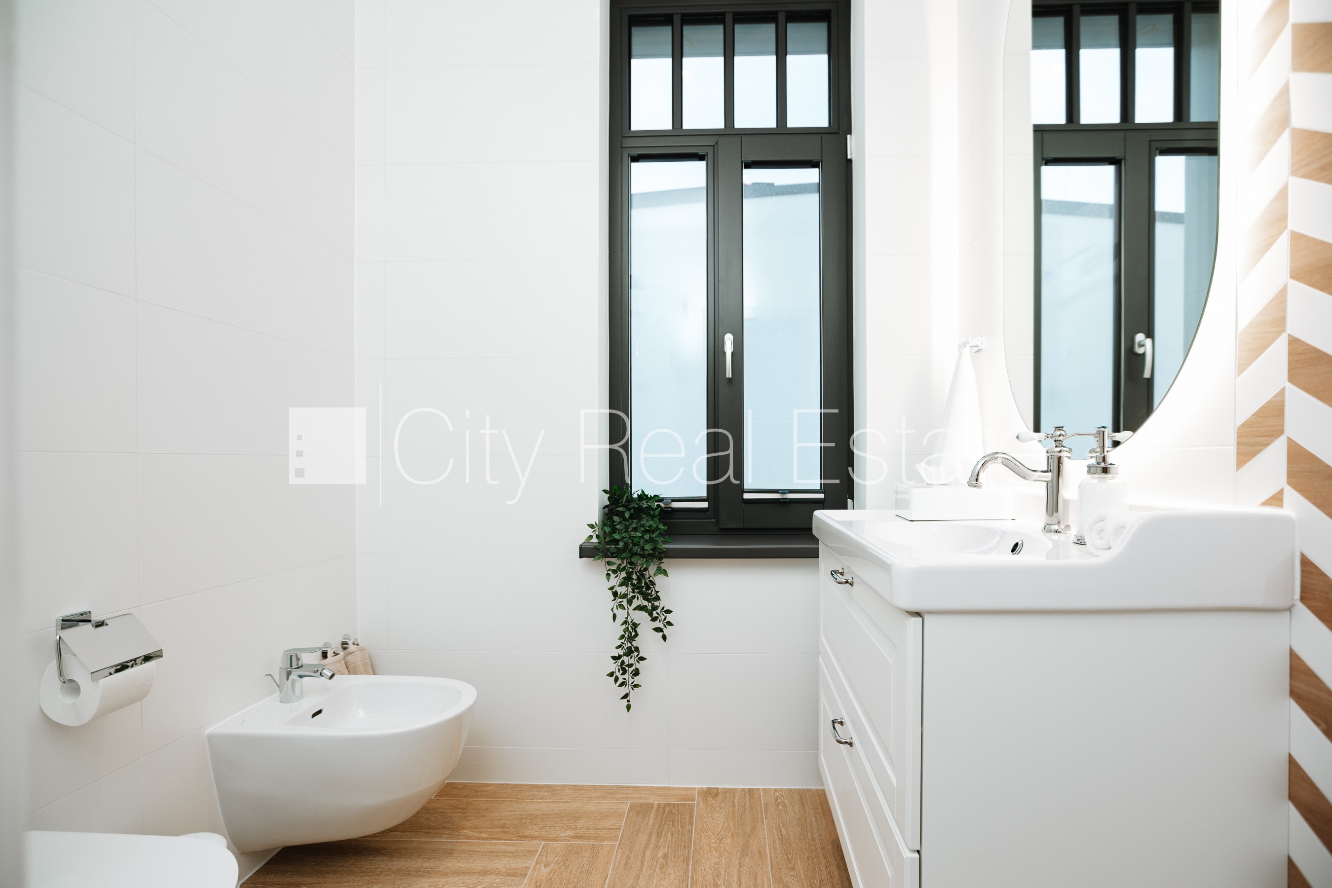 Sludinājumi. Fasādes māja, dzīvokļu skaits ēkā  5 gab., apsaimniekošanas maksa mēnesī 110 EUR, zaļā teritorija, Cena: 2000 EUR/mēn Foto #16