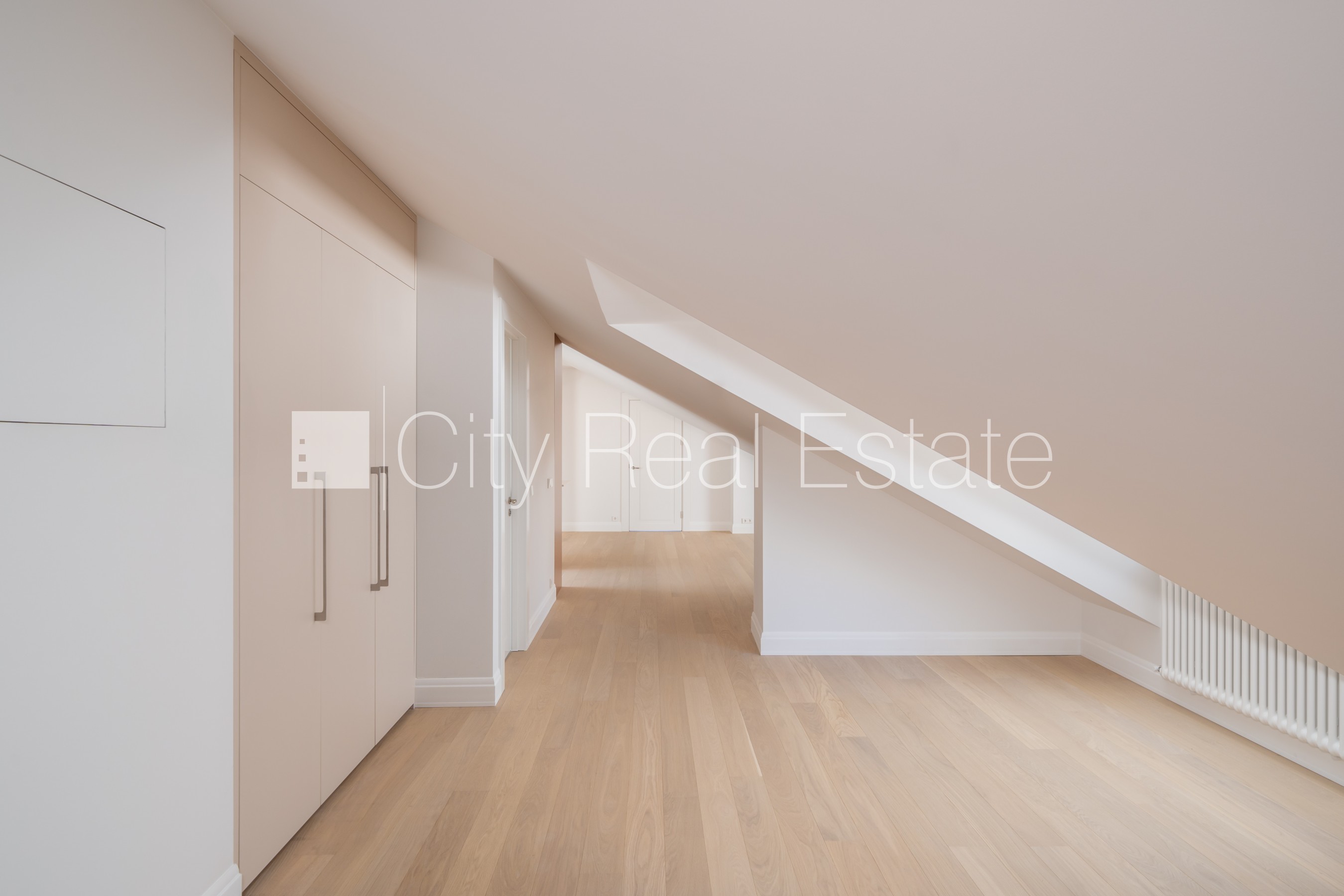 Sludinājumi. Fasādes māja, renovēta māja, labiekārtots apzaļumots pagalms, slēgts pagalms, ieeja no ielas, Cena: 355060 EUR Foto #9