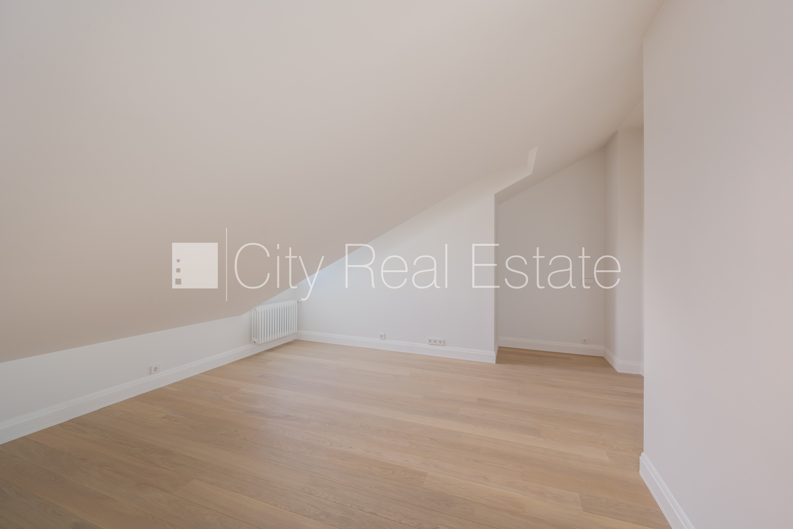 Sludinājumi. Fasādes māja, renovēta māja, labiekārtots apzaļumots pagalms, slēgts pagalms, ieeja no ielas, Cena: 355060 EUR Foto #17