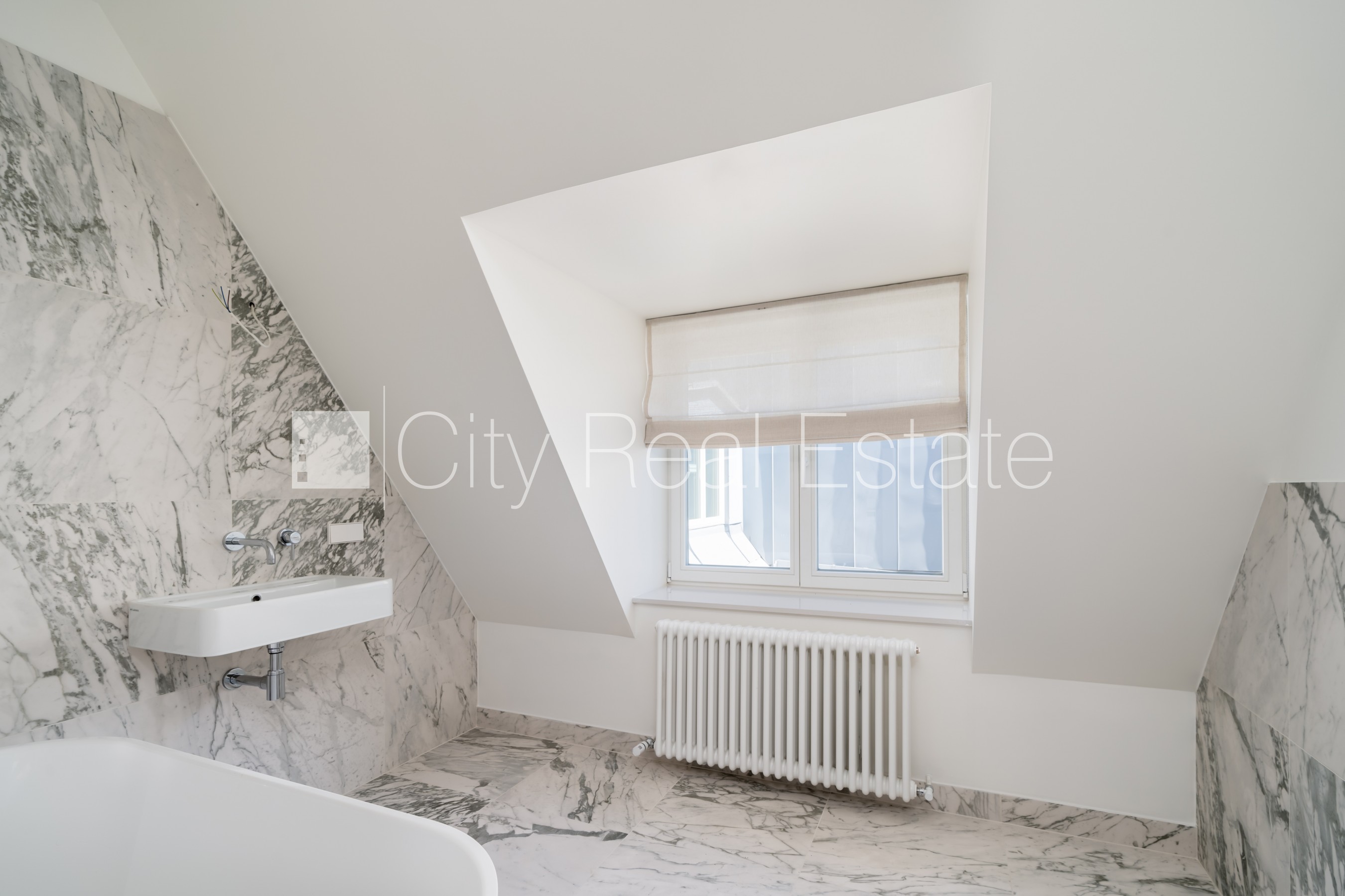 Sludinājumi. Fasādes māja, renovēta māja, labiekārtots apzaļumots pagalms, slēgts pagalms, ieeja no ielas, Cena: 355060 EUR Foto #13