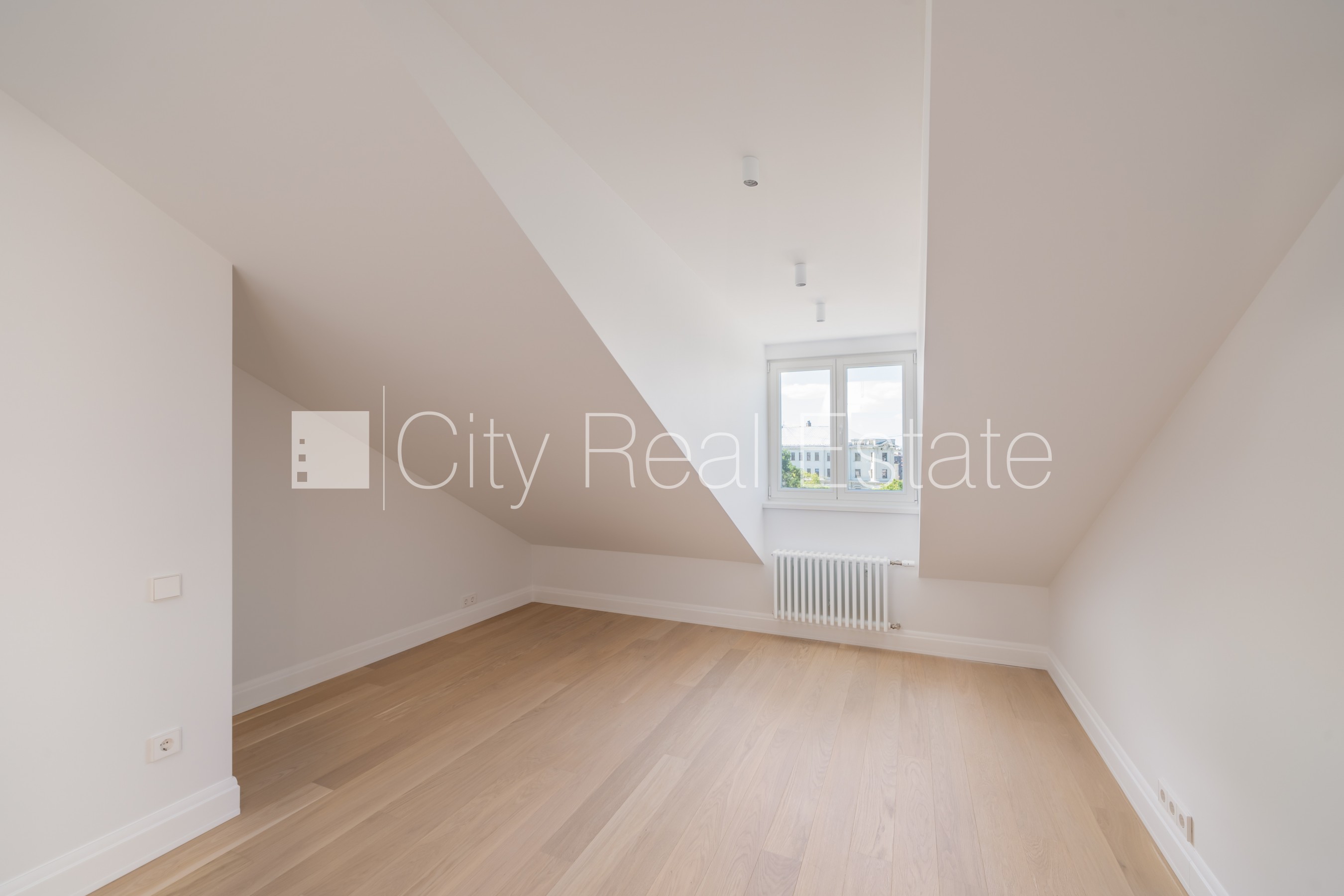 Sludinājumi. Fasādes māja, renovēta māja, labiekārtots apzaļumots pagalms, slēgts pagalms, ieeja no ielas, Cena: 355060 EUR Foto #23