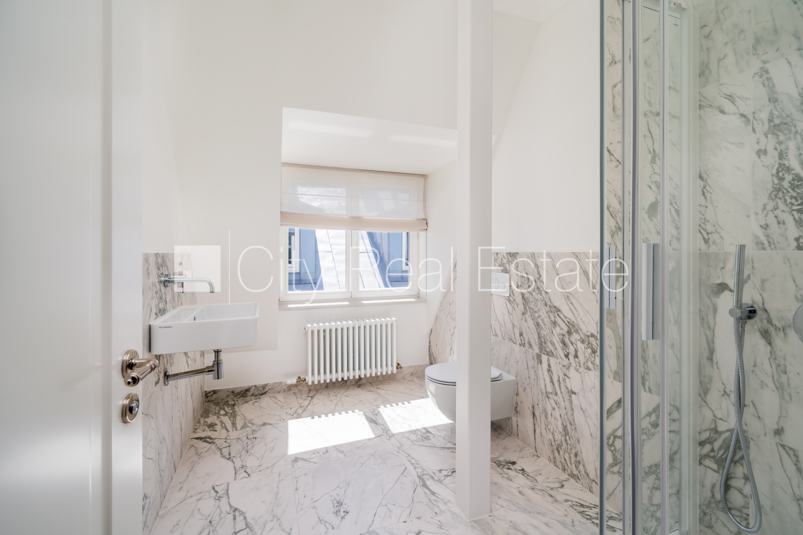 Sludinājumi. Fasādes māja, renovēta māja, labiekārtots apzaļumots pagalms, slēgts pagalms, ieeja no ielas, Cena: 355060 EUR Foto #18