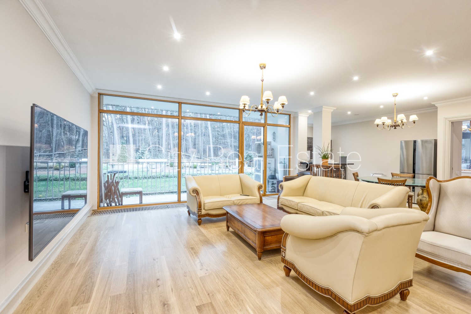 Sludinājumi. Jaunceltne, fasādes māja, zaļā teritorija, slēgta teritorija, pazemes autostāvvieta, ieeja no Cena: 2500 EUR/mēn Foto #1