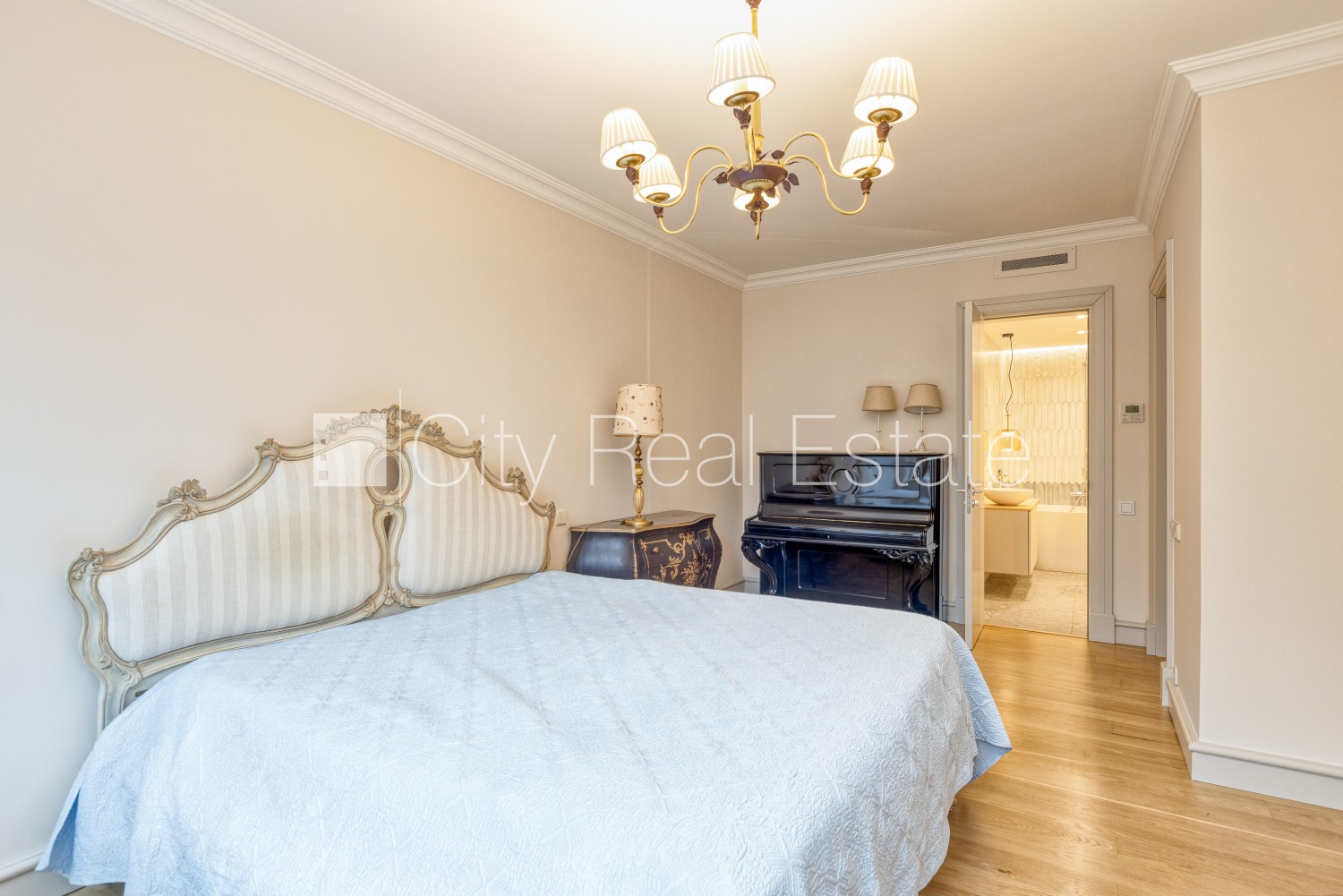 Sludinājumi. Jaunceltne, fasādes māja, zaļā teritorija, slēgta teritorija, pazemes autostāvvieta, ieeja no Cena: 2500 EUR/mēn Foto #6