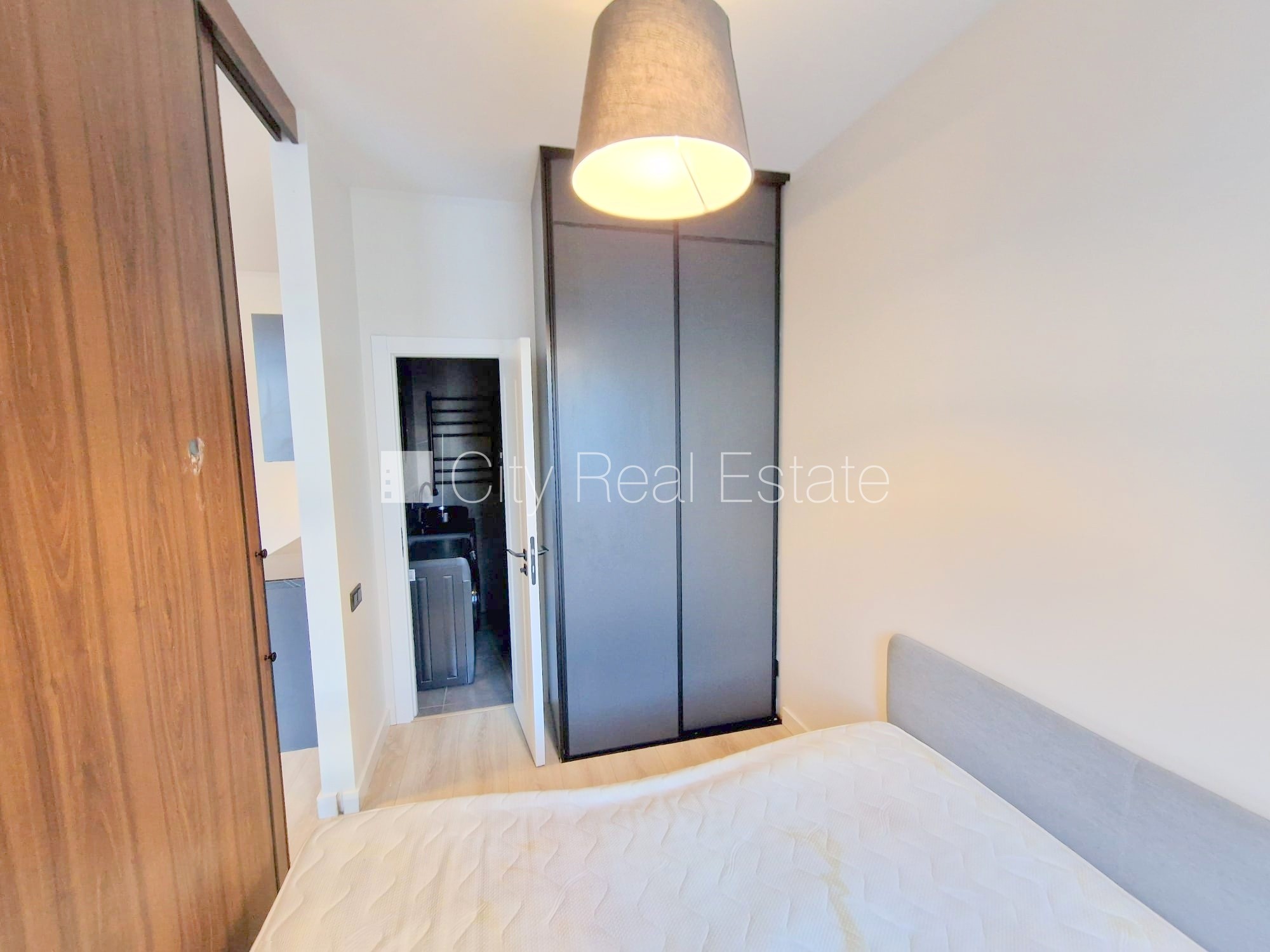 Sludinājumi. Fasādes māja, renovēta māja, slēgts pagalms, ieeja no ielas, ir lifts, kāpņu telpa pēc kapitālā Cena: 470 EUR/mēn Foto #12