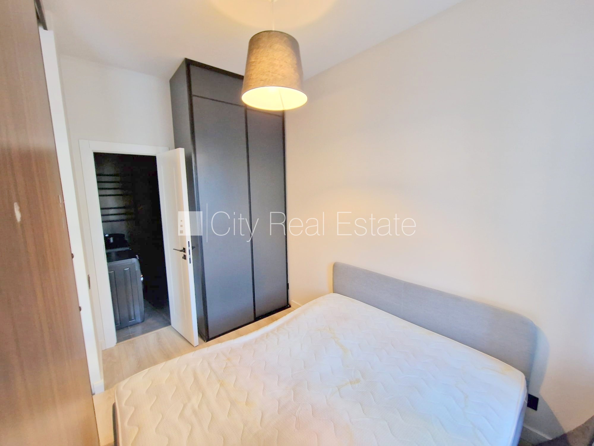 Sludinājumi. Fasādes māja, renovēta māja, slēgts pagalms, ieeja no ielas, ir lifts, kāpņu telpa pēc kapitālā Cena: 470 EUR/mēn Foto #11