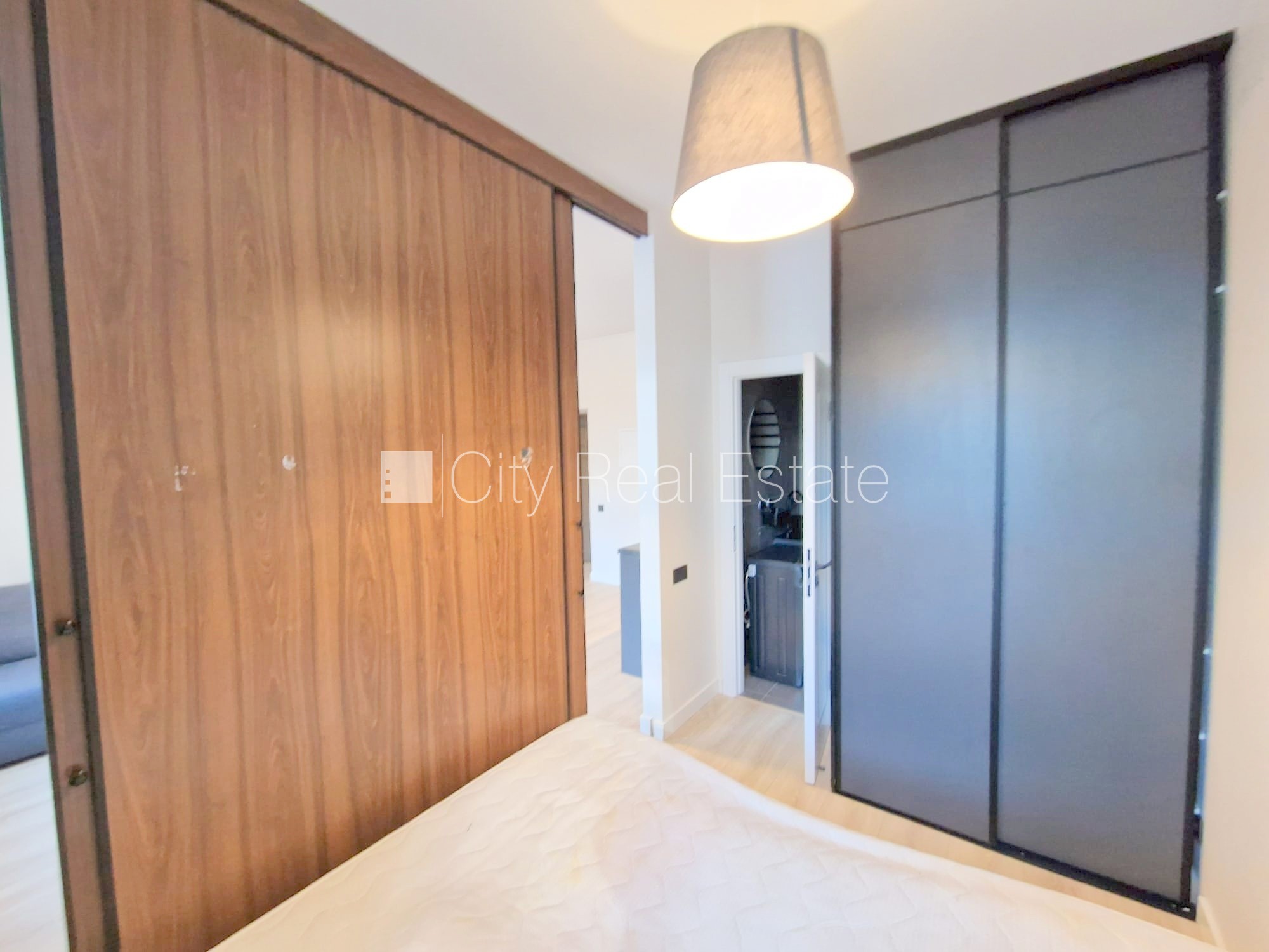 Sludinājumi. Fasādes māja, renovēta māja, slēgts pagalms, ieeja no ielas, ir lifts, kāpņu telpa pēc kapitālā Cena: 470 EUR/mēn Foto #8