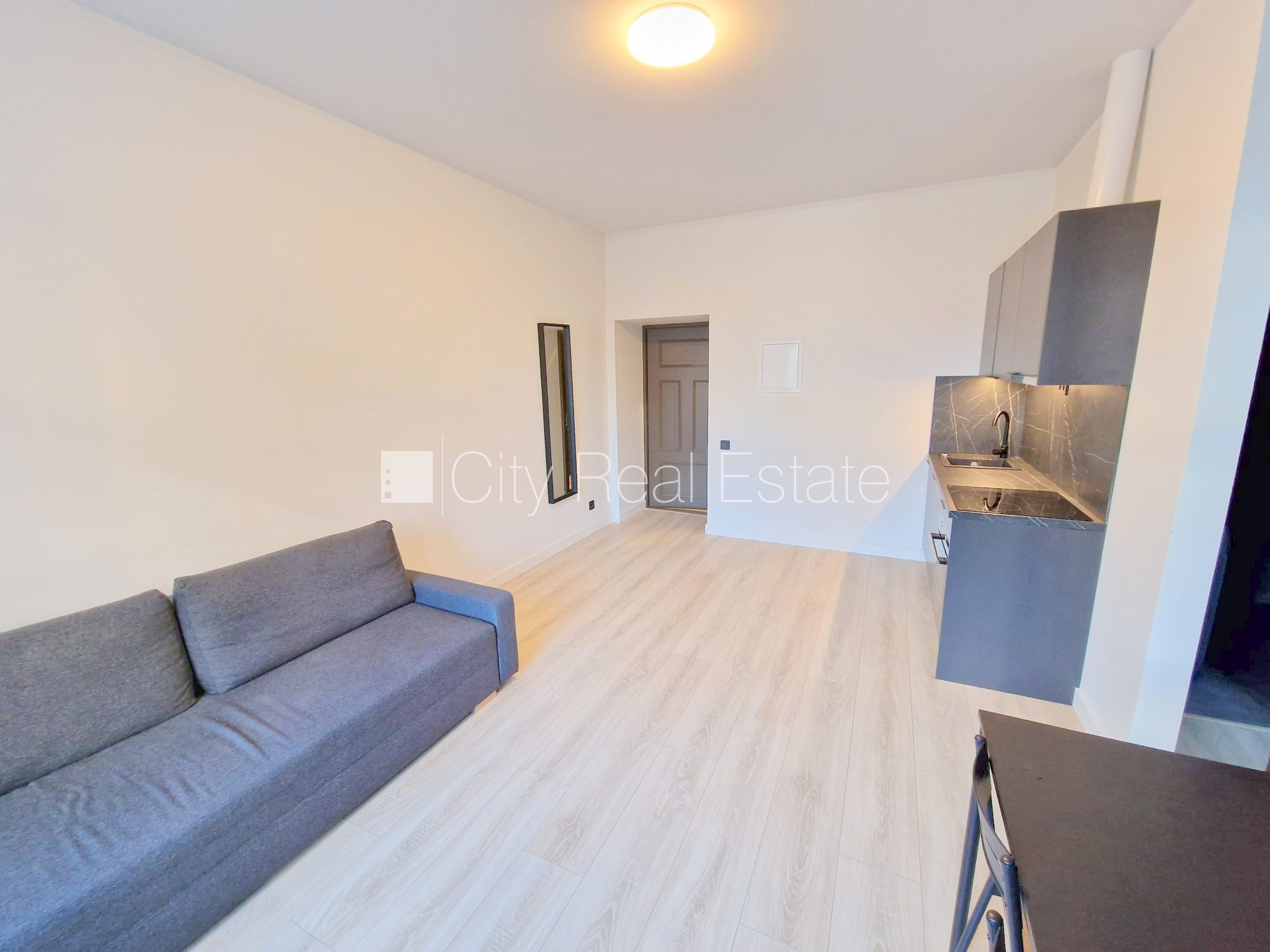 Sludinājumi. Fasādes māja, renovēta māja, slēgts pagalms, ieeja no ielas, ir lifts, kāpņu telpa pēc kapitālā Cena: 470 EUR/mēn Foto #9