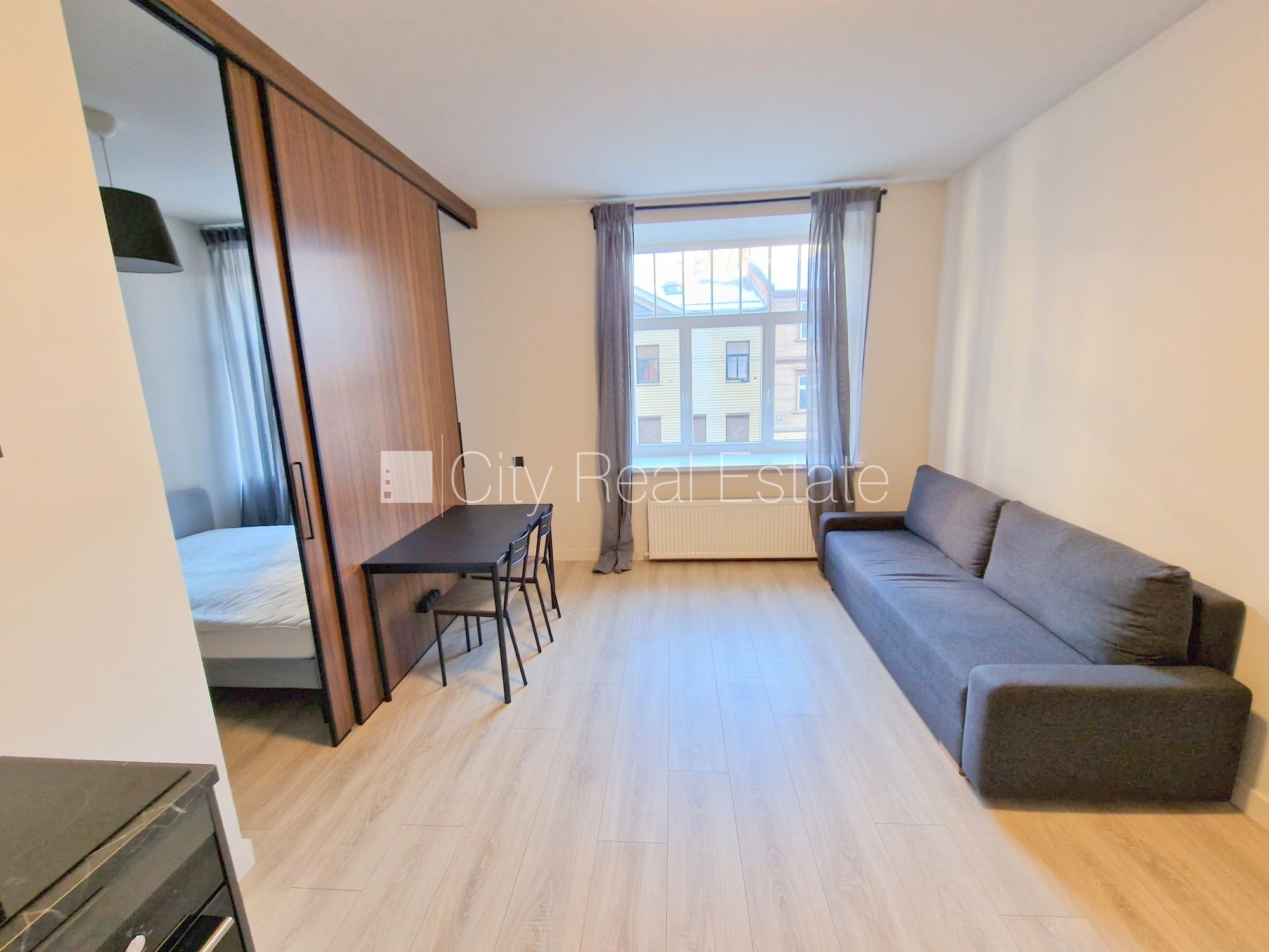 Sludinājumi. Fasādes māja, renovēta māja, slēgts pagalms, ieeja no ielas, ir lifts, kāpņu telpa pēc kapitālā Cena: 470 EUR/mēn Foto #10