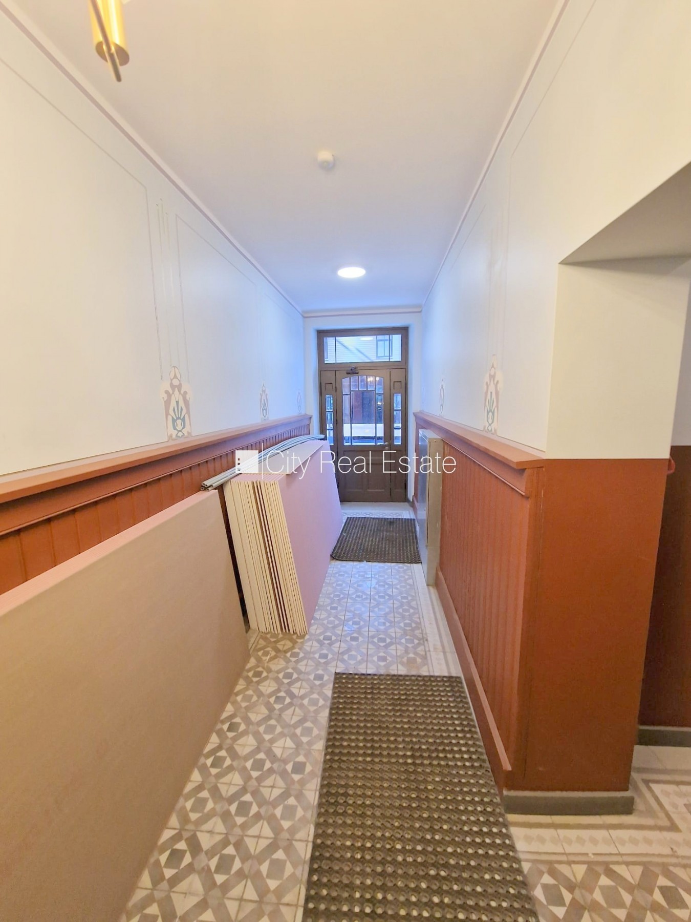 Sludinājumi. Fasādes māja, renovēta māja, slēgts pagalms, ieeja no ielas, ir lifts, kāpņu telpa pēc kapitālā Cena: 470 EUR/mēn Foto #22