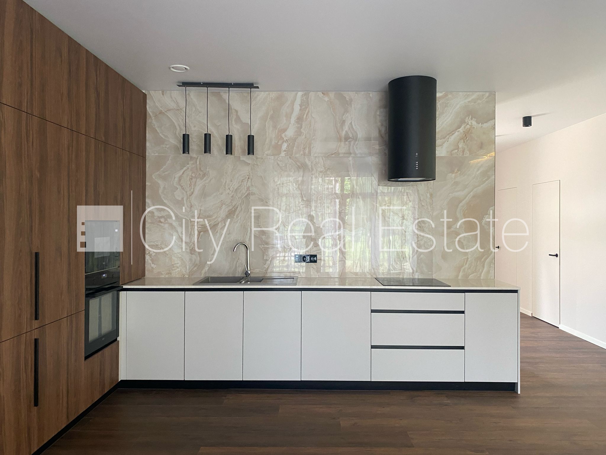 Sludinājumi. Rindu māja, energo efektīva māja, labiekārtots apzaļumots pagalms, bruģēts piebraucamais ceļš, Cena: 230000 EUR Foto #6