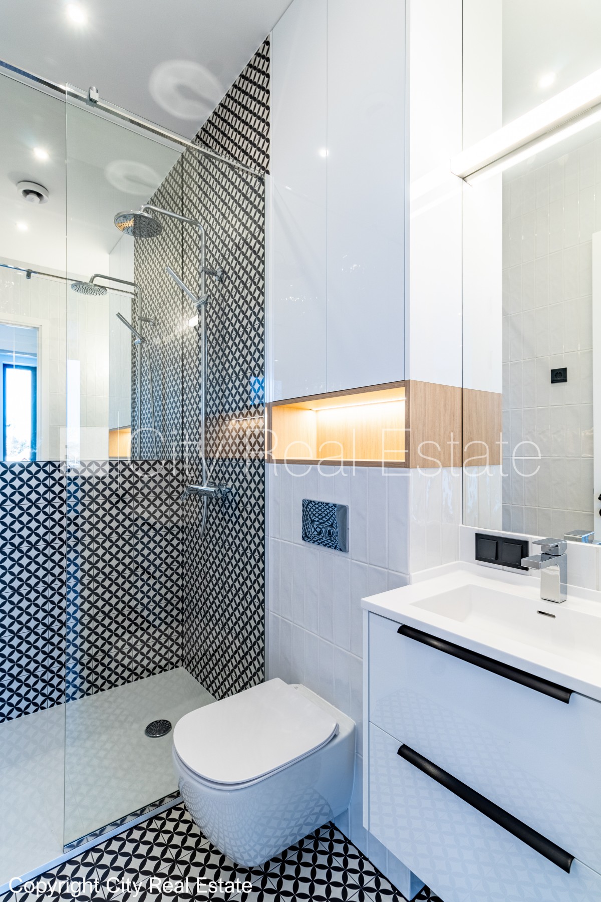 Sludinājumi. Jaunceltne, labiekārtots apzaļumots pagalms, bruģēts piebraucamais ceļš, slēgts pagalms, Cena: 350000 EUR Foto #19