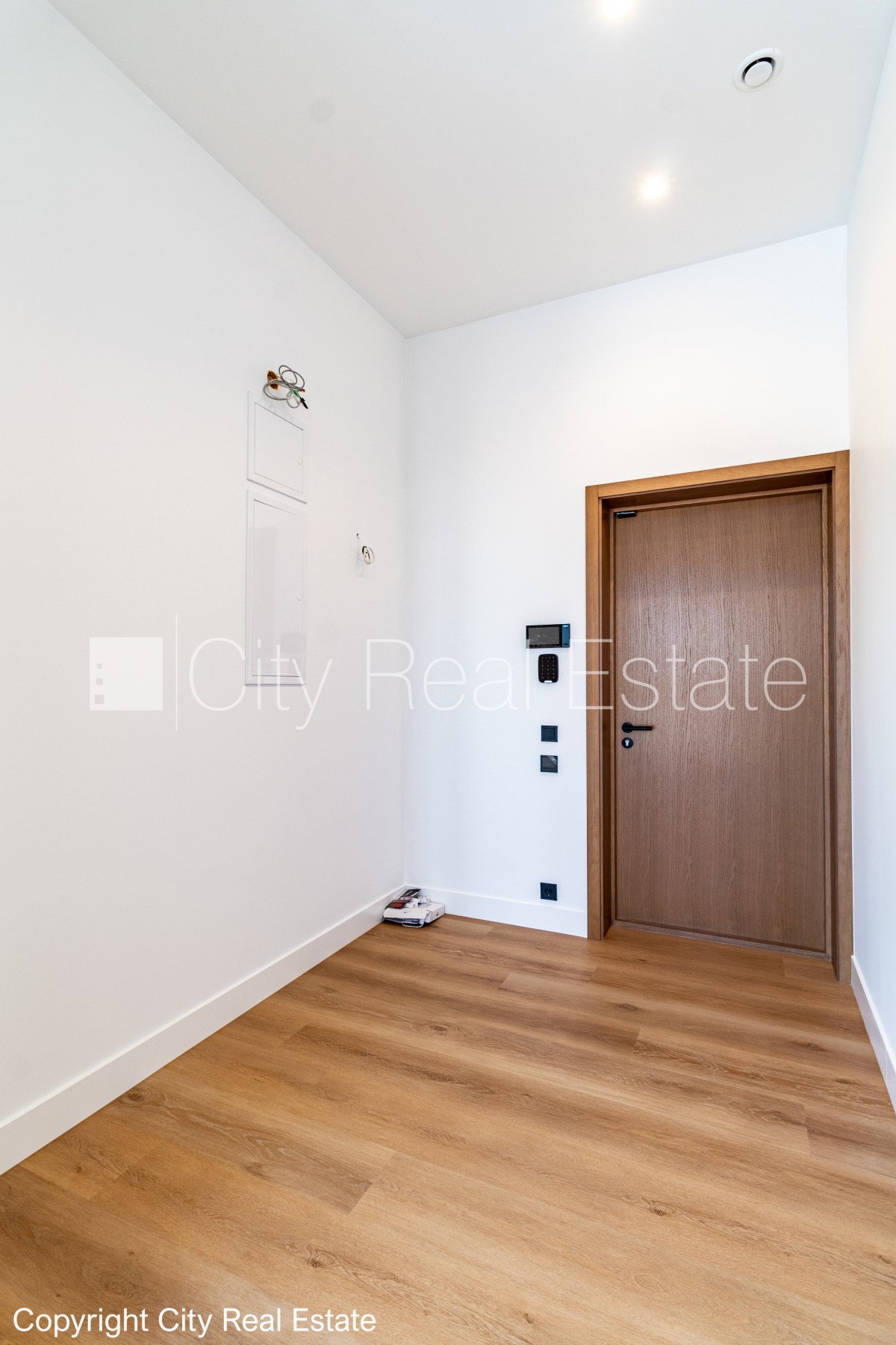 Sludinājumi. Jaunceltne, labiekārtots apzaļumots pagalms, bruģēts piebraucamais ceļš, slēgts pagalms, Cena: 350000 EUR Foto #22