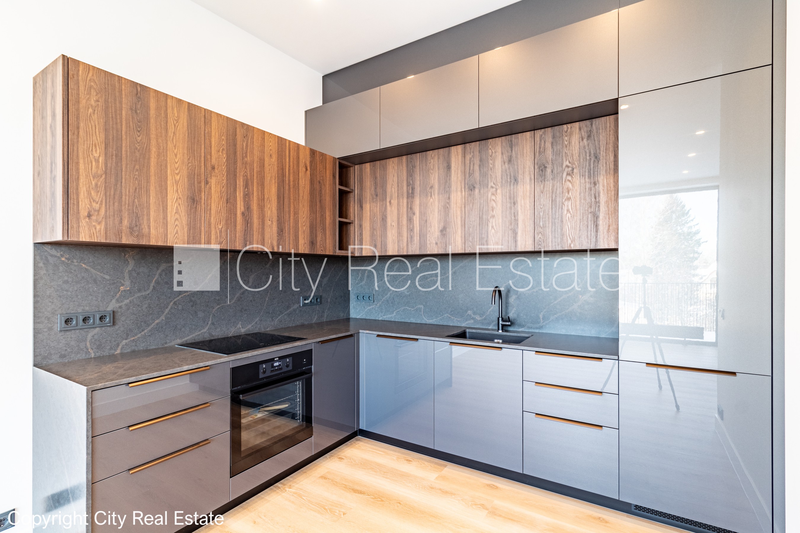 Sludinājumi. Jaunceltne, labiekārtots apzaļumots pagalms, bruģēts piebraucamais ceļš, slēgts pagalms, Cena: 350000 EUR Foto #4