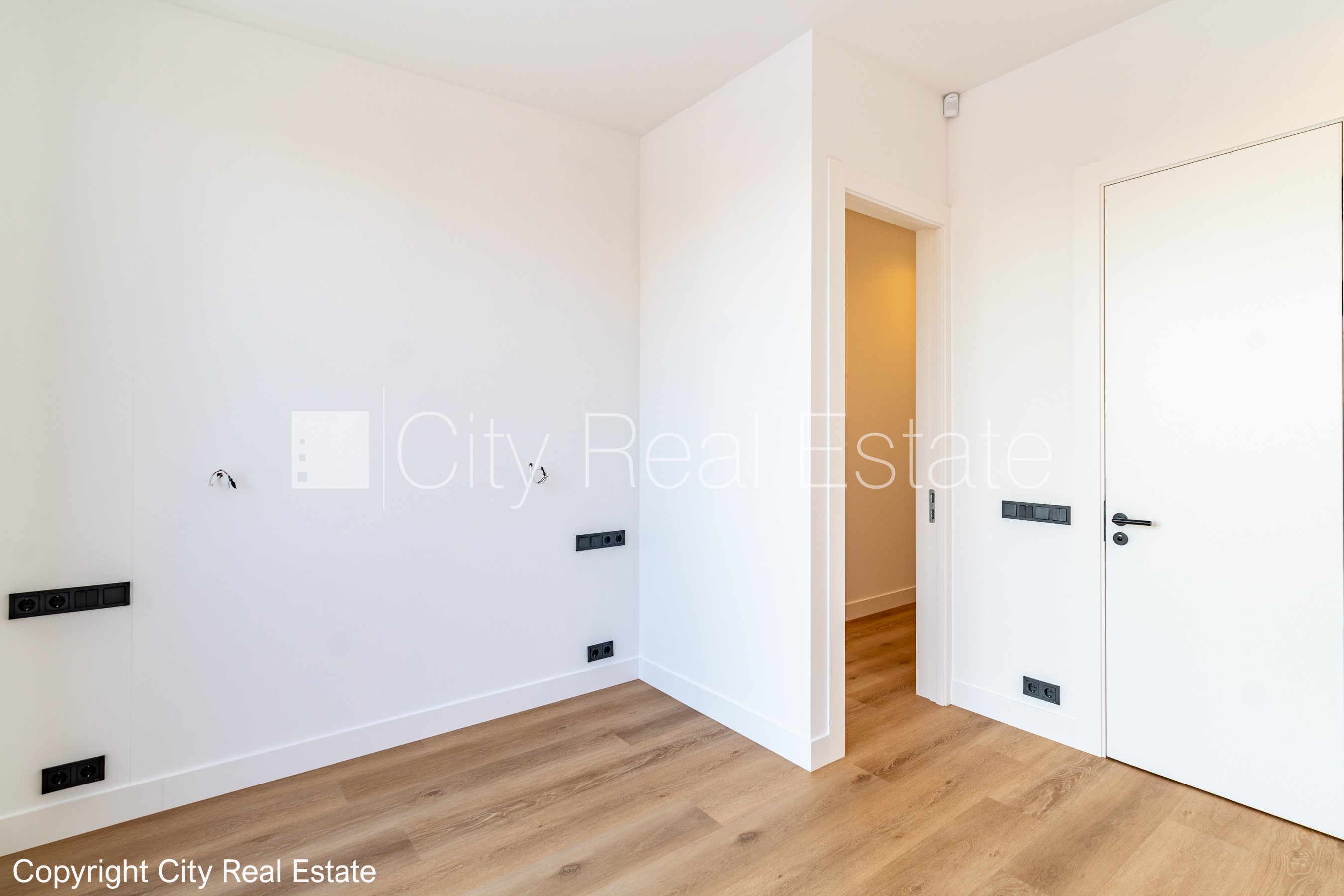 Sludinājumi. Jaunceltne, zaļā teritorija, iežogota teritorija, iežogota teritorija ar metāla sētu, teritorijas Cena: 275000 EUR Foto #13