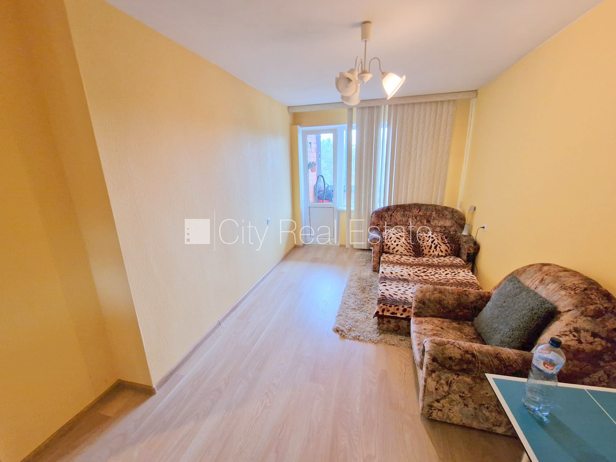 Объявление. Земля в собственности, вход с улицы, лестничная клетка без ремонта, лоджия, окна выходят в обе Цена: 85000 EUR Foto #14