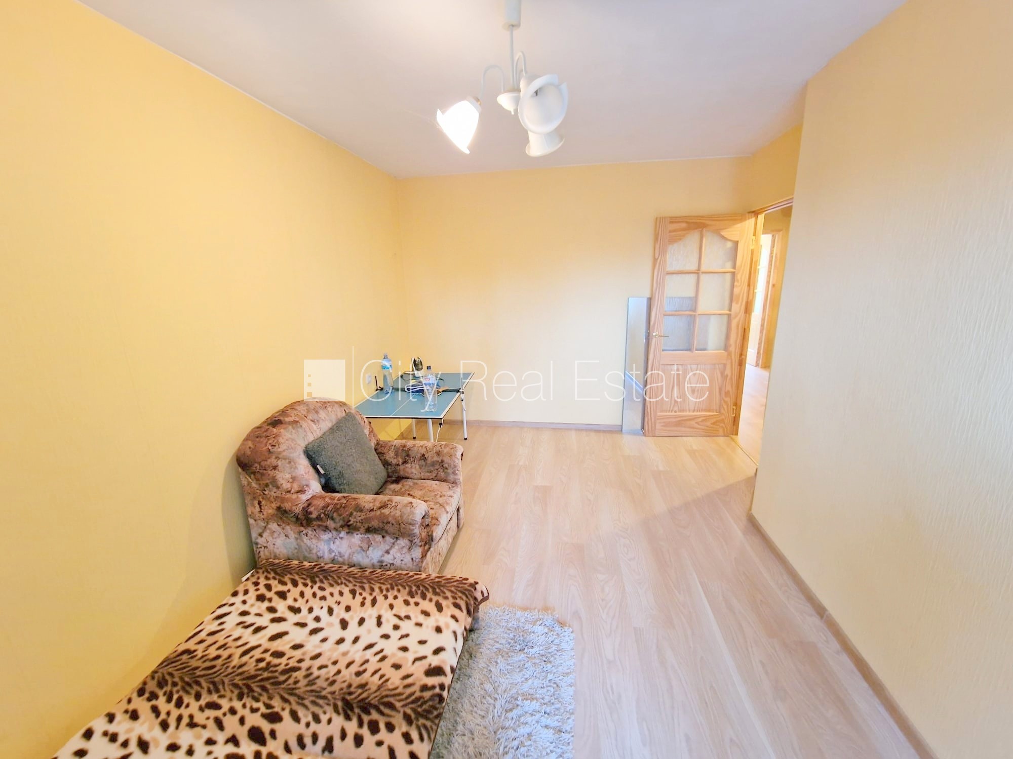 Объявление. Земля в собственности, вход с улицы, лестничная клетка без ремонта, лоджия, окна выходят в обе Цена: 85000 EUR Foto #16