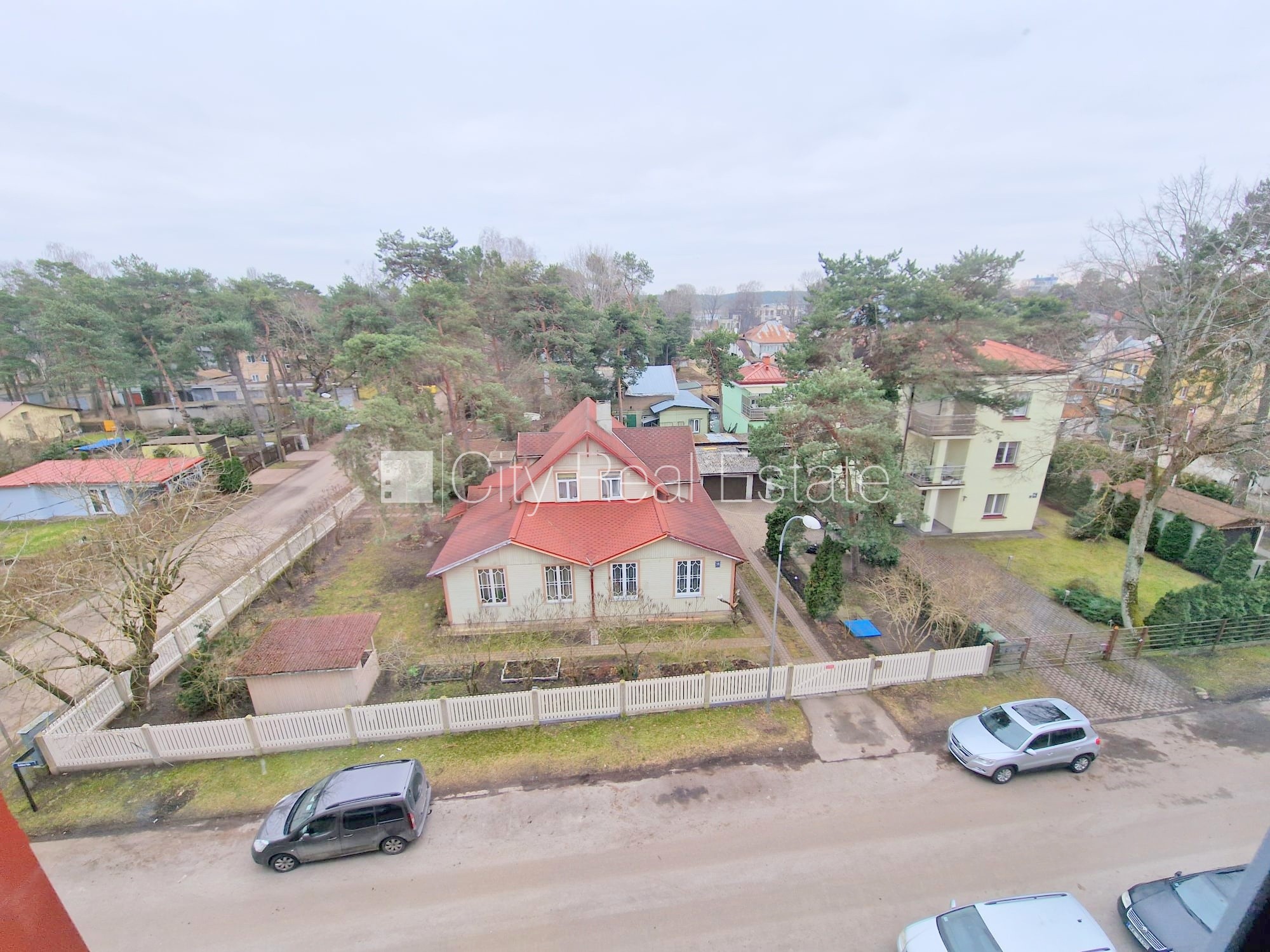 Объявление. Земля в собственности, вход с улицы, лестничная клетка без ремонта, лоджия, окна выходят в обе Цена: 85000 EUR Foto #18