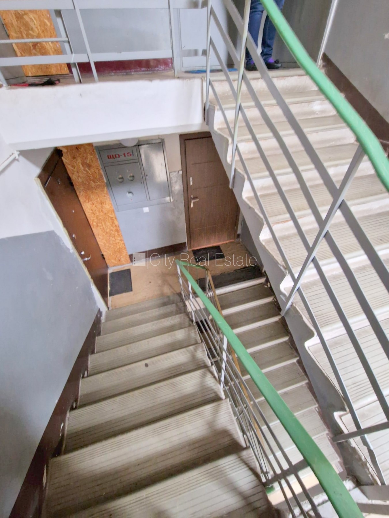 Объявление. Земля в собственности, вход с улицы, лестничная клетка без ремонта, лоджия, окна выходят в обе Цена: 85000 EUR Foto #25