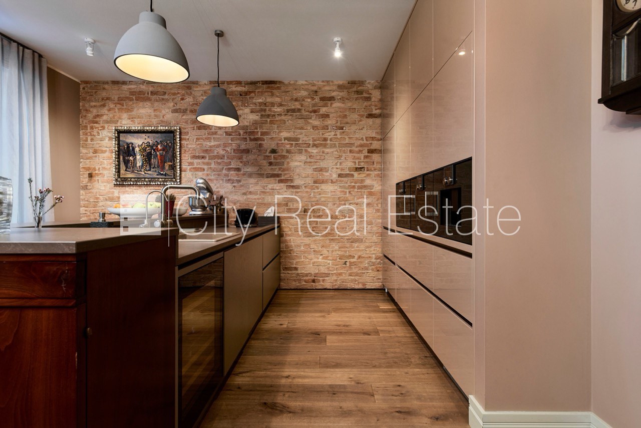 Sludinājumi. Privātmāja, labiekārtota apzaļumota teritorija, bruģēts piebraucamais ceļš, iežogota teritorija, Cena: 6000 EUR/mēn Foto #5