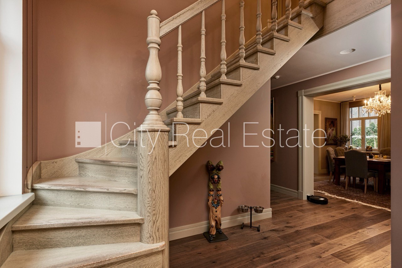 Sludinājumi. Privātmāja, labiekārtota apzaļumota teritorija, bruģēts piebraucamais ceļš, iežogota teritorija, Cena: 6000 EUR/mēn Foto #2