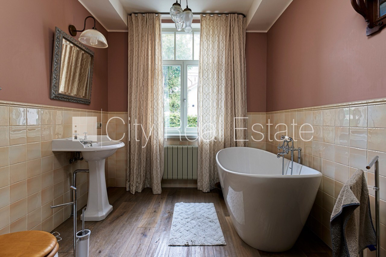 Sludinājumi. Privātmāja, labiekārtota apzaļumota teritorija, bruģēts piebraucamais ceļš, iežogota teritorija, Cena: 6000 EUR/mēn Foto #24