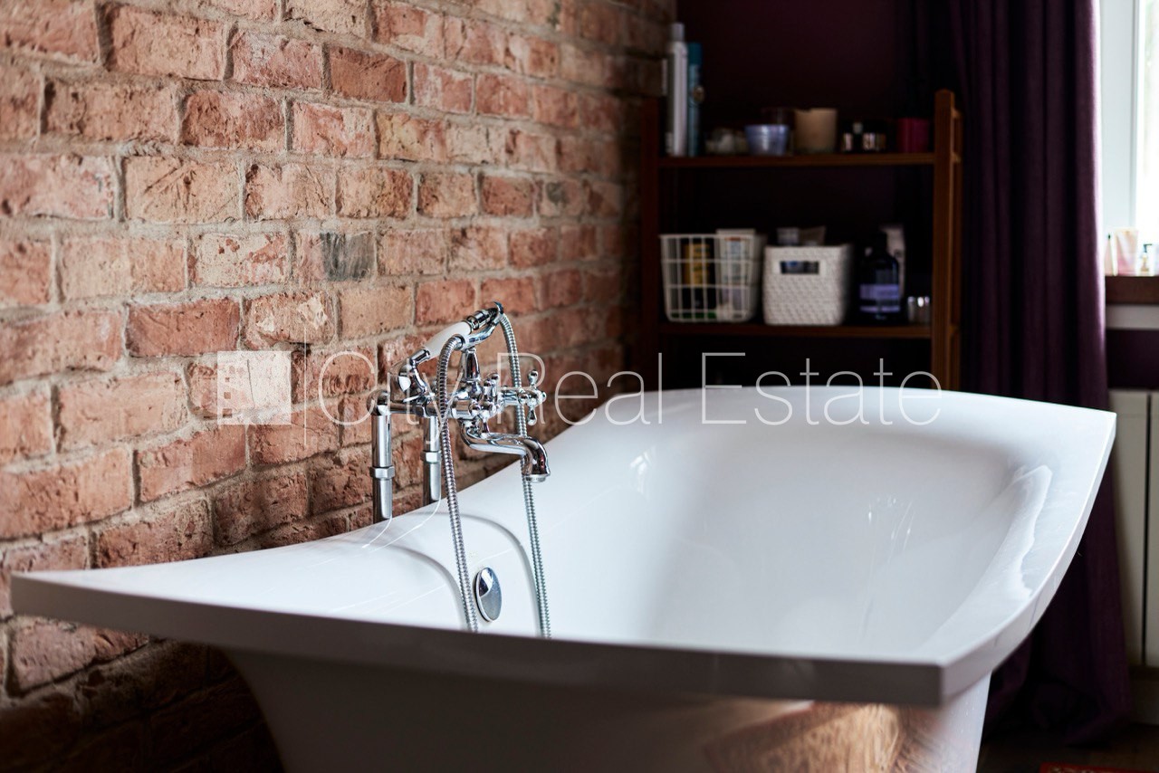 Sludinājumi. Privātmāja, labiekārtota apzaļumota teritorija, bruģēts piebraucamais ceļš, iežogota teritorija, Cena: 6000 EUR/mēn Foto #25