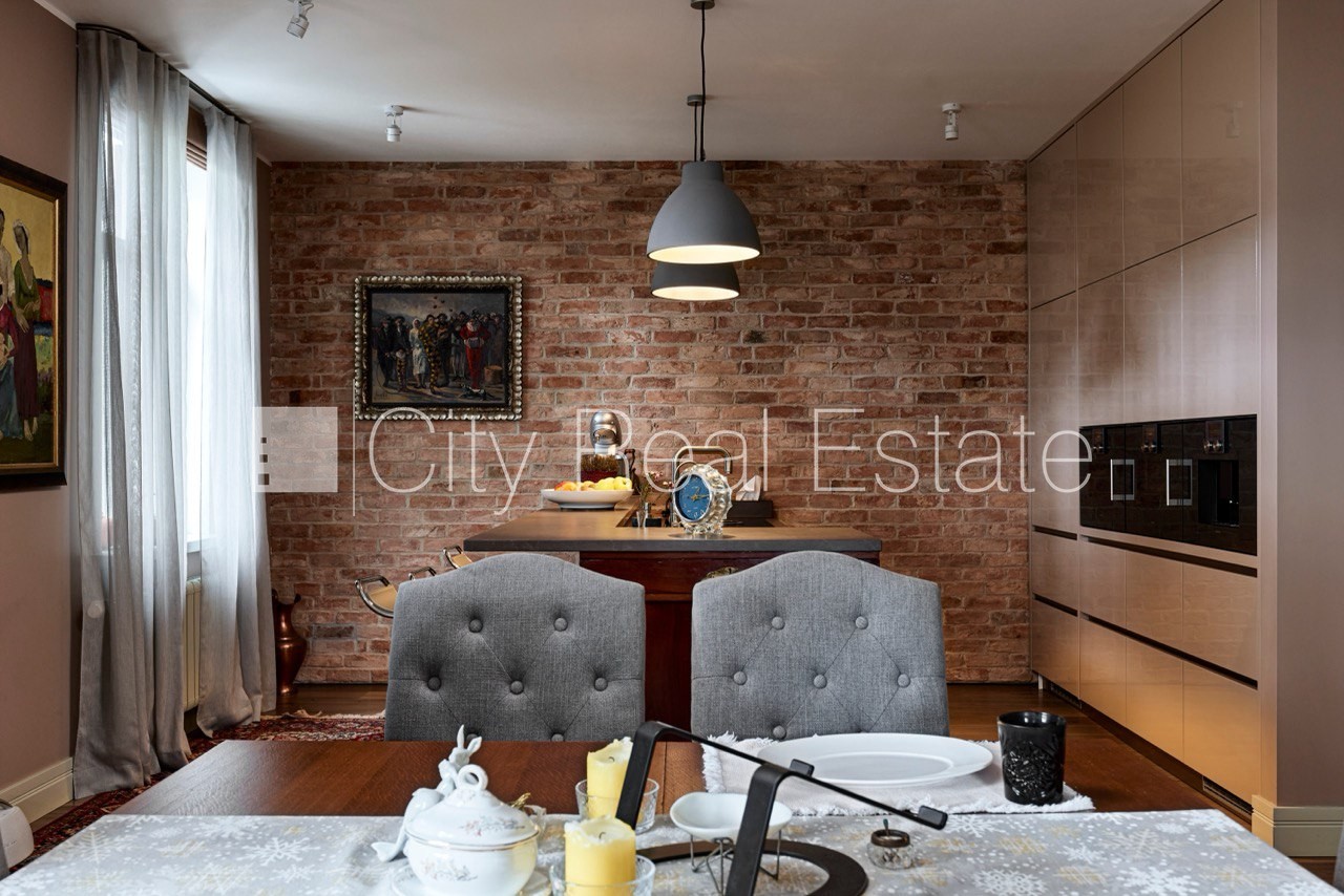 Sludinājumi. Privātmāja, labiekārtota apzaļumota teritorija, bruģēts piebraucamais ceļš, iežogota teritorija, Cena: 6000 EUR/mēn Foto #4