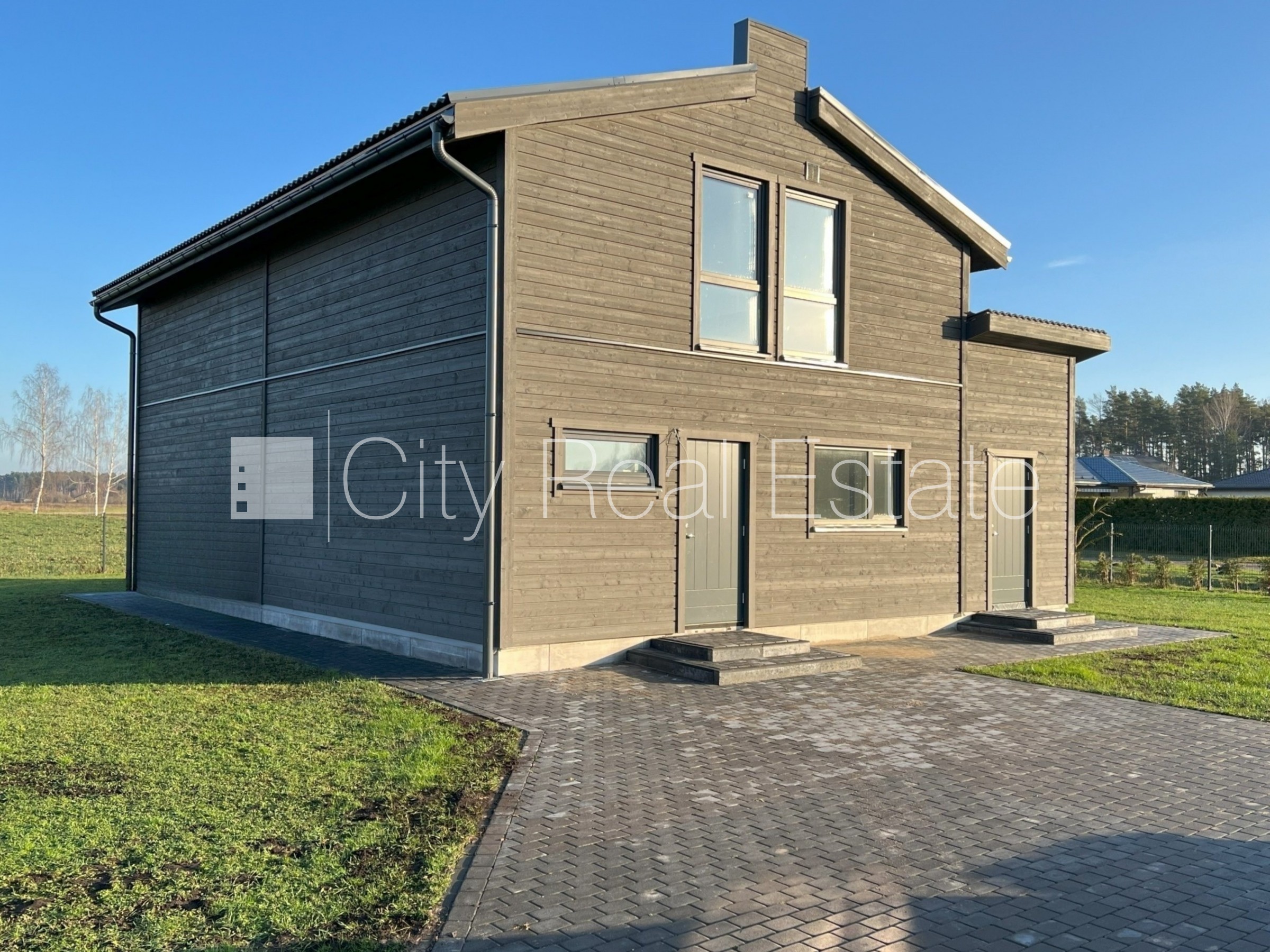 Sludinājumi. Privātmāja, energo efektīva māja, labiekārtota apzaļumota teritorija, bruģēts piebraucamais ceļš, Cena: 270000 EUR Foto #1