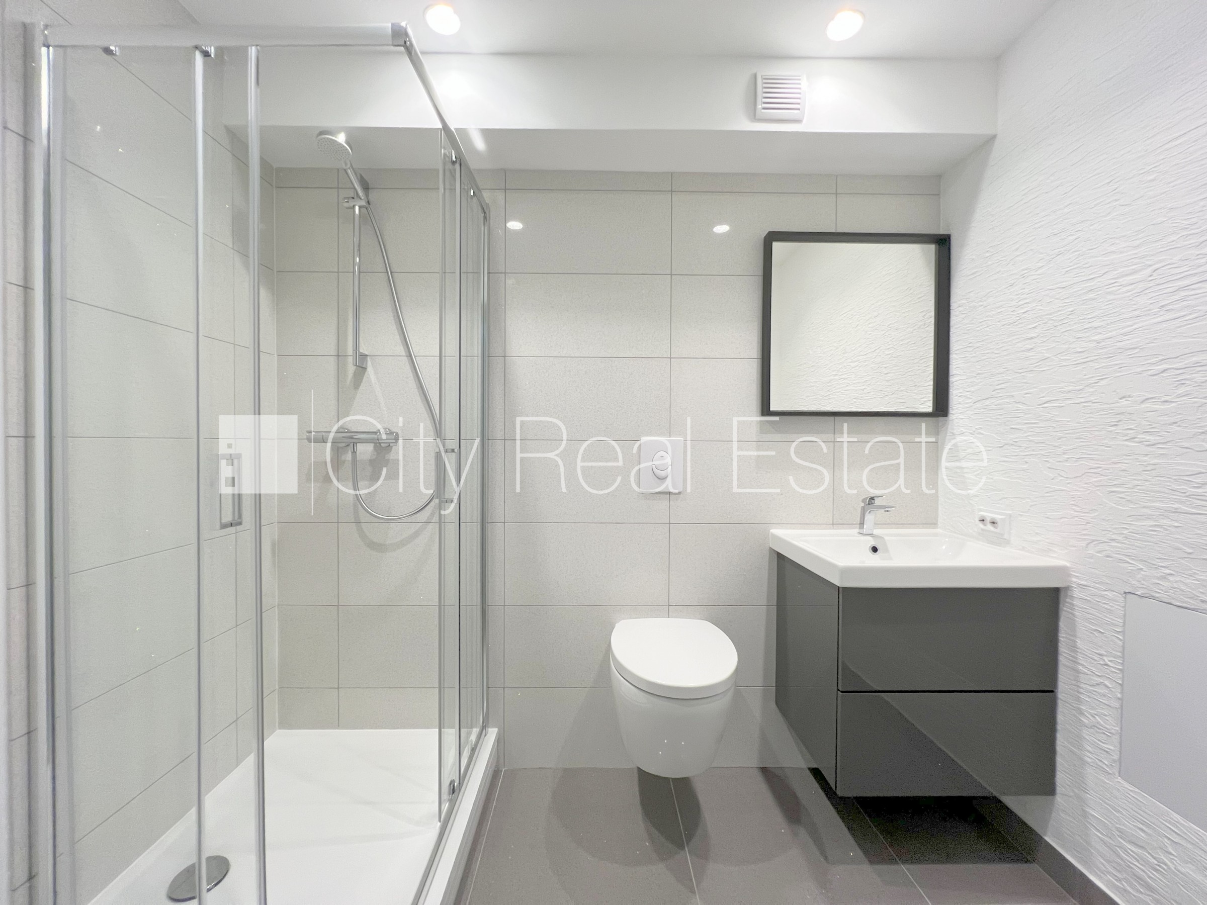 Sludinājumi. Privātmāja, energo efektīva māja, labiekārtota apzaļumota teritorija, bruģēts piebraucamais ceļš, Cena: 270000 EUR Foto #16