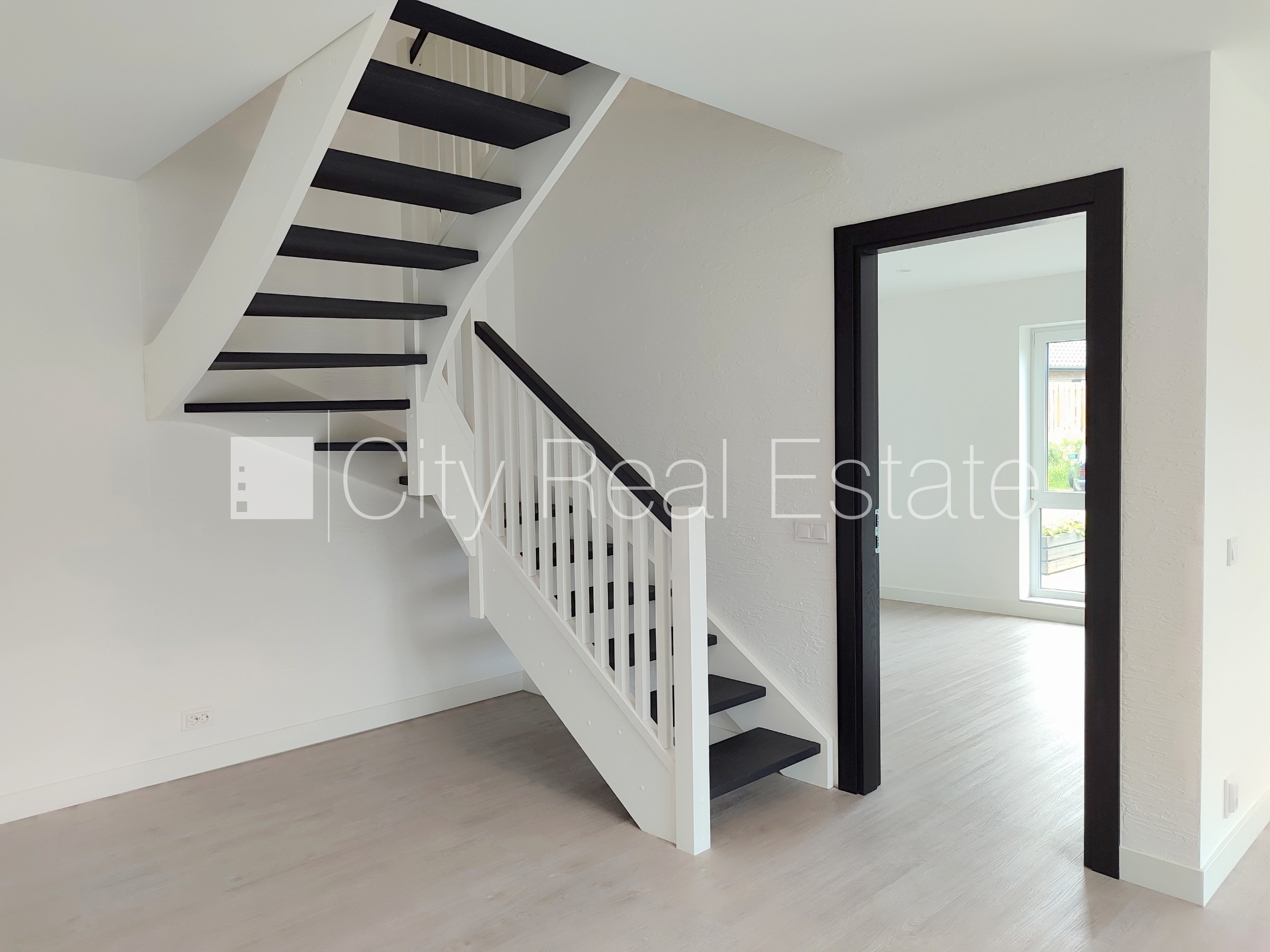 Sludinājumi. Privātmāja, energo efektīva māja, labiekārtota apzaļumota teritorija, bruģēts piebraucamais ceļš, Cena: 270000 EUR Foto #7