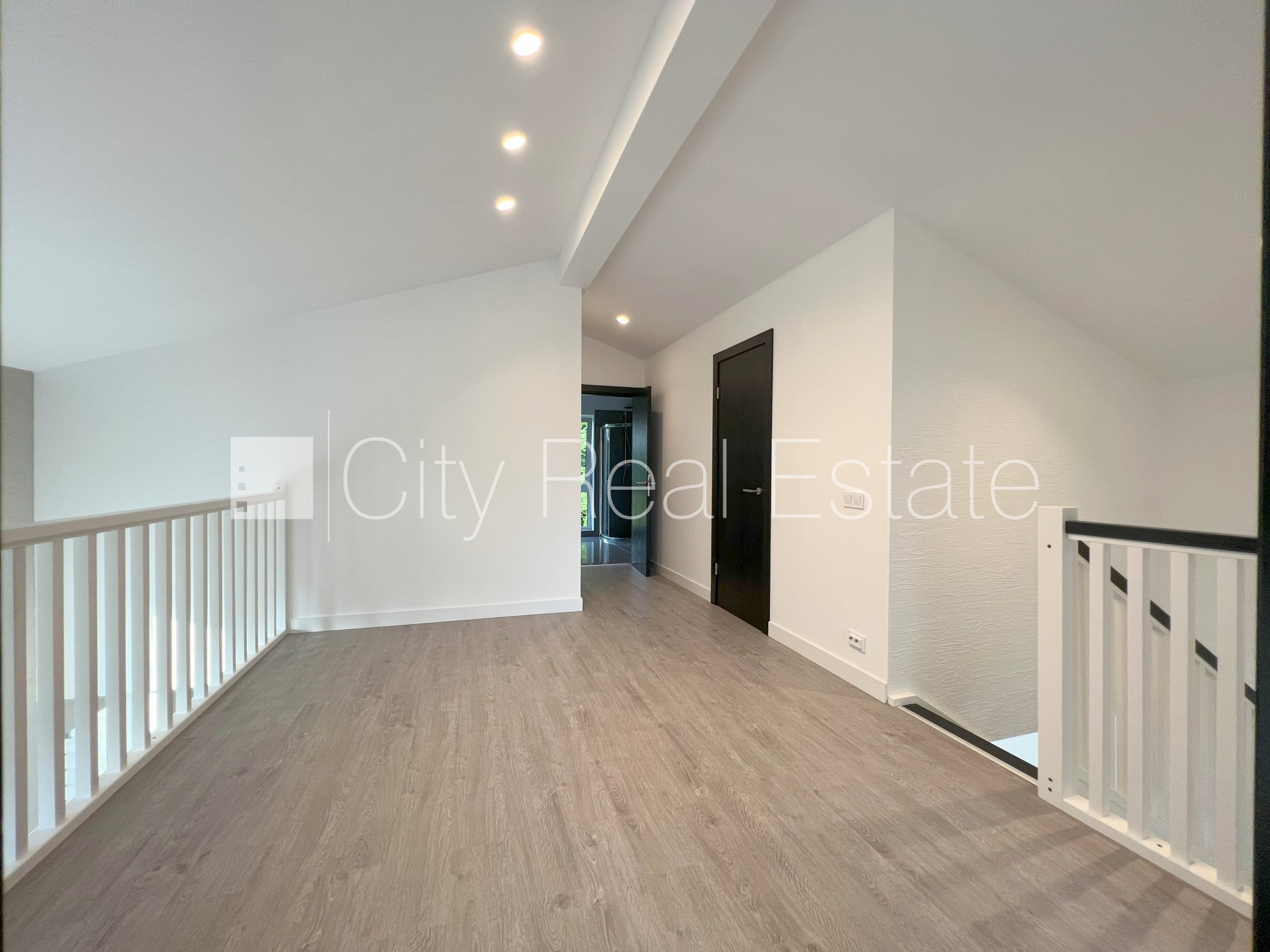 Sludinājumi. Privātmāja, energo efektīva māja, labiekārtota apzaļumota teritorija, bruģēts piebraucamais ceļš, Cena: 270000 EUR Foto #9