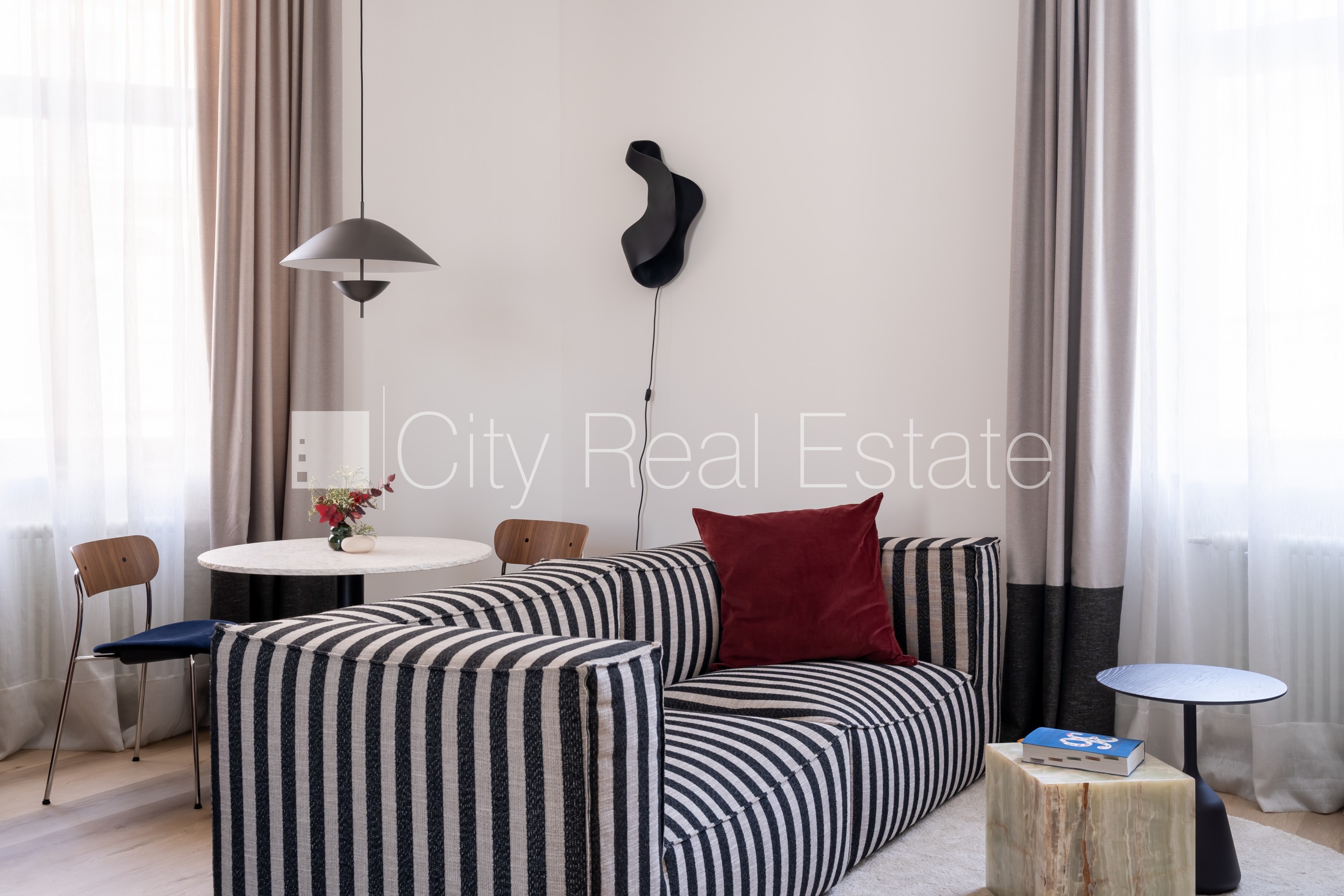 Sludinājumi. Projekts - Place 4, fasādes māja, renovēta māja, ir lifts, kāpņu telpa pēc kapitālā remonta, logi Cena: 202533 EUR Foto #3